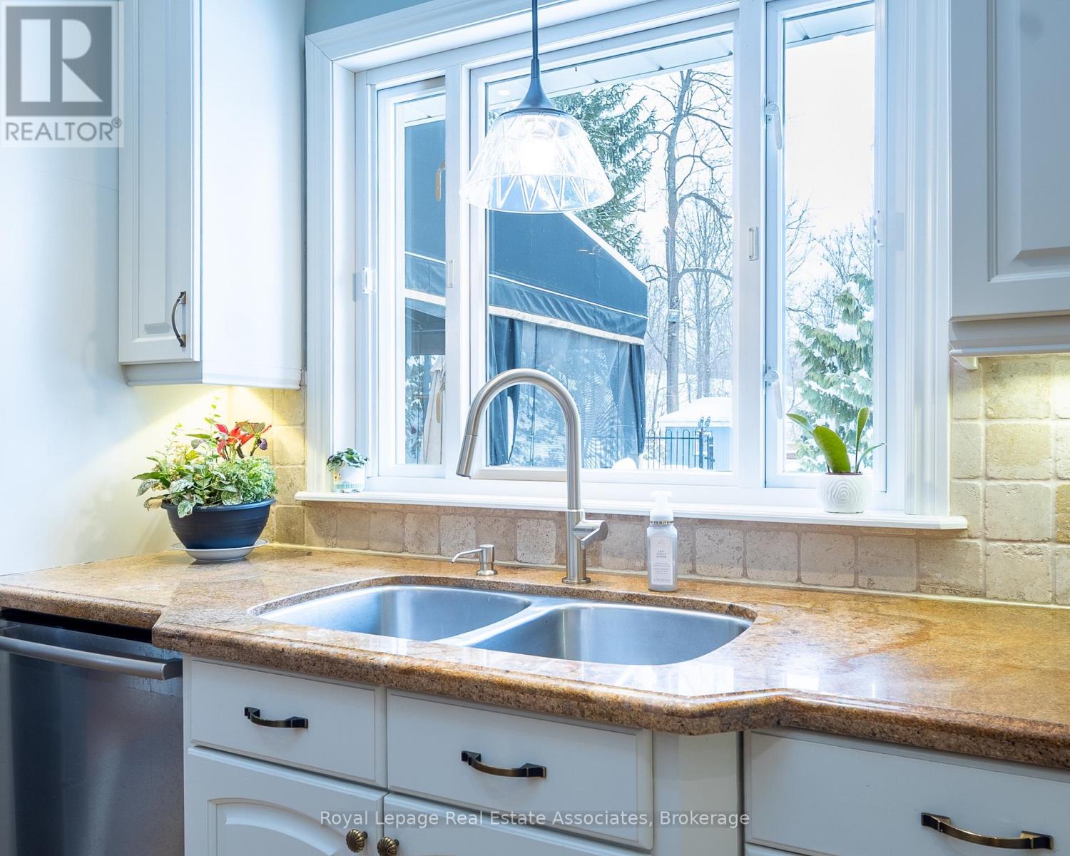 13931 Cromar Court, Halton Hills, Ontario  L7G 4S5 - Photo 8 - W12716184