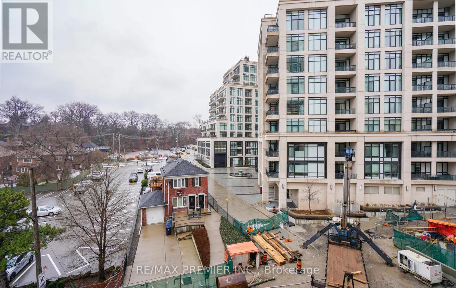 303 - 2 Old Mill Drive, Toronto, Ontario  M6S 0A2 - Photo 18 - W12718316