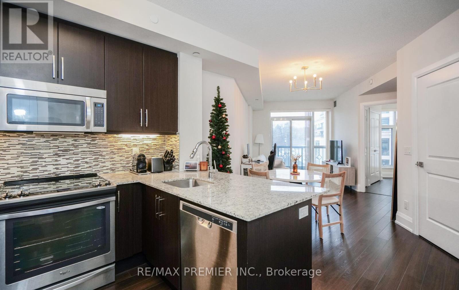 303 - 2 Old Mill Drive, Toronto, Ontario  M6S 0A2 - Photo 7 - W12718316