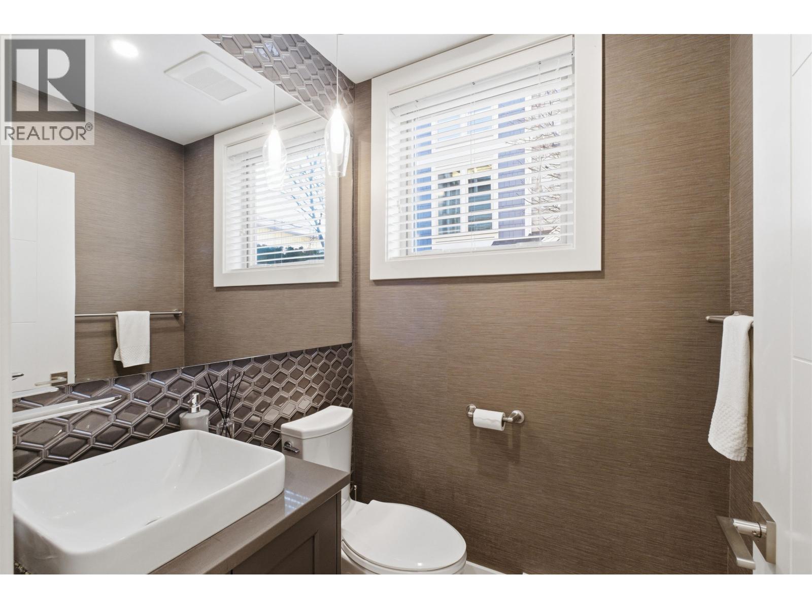 2 115 W Queens Road, North Vancouver, British Columbia  V7N 2K4 - Photo 13 - R3082326