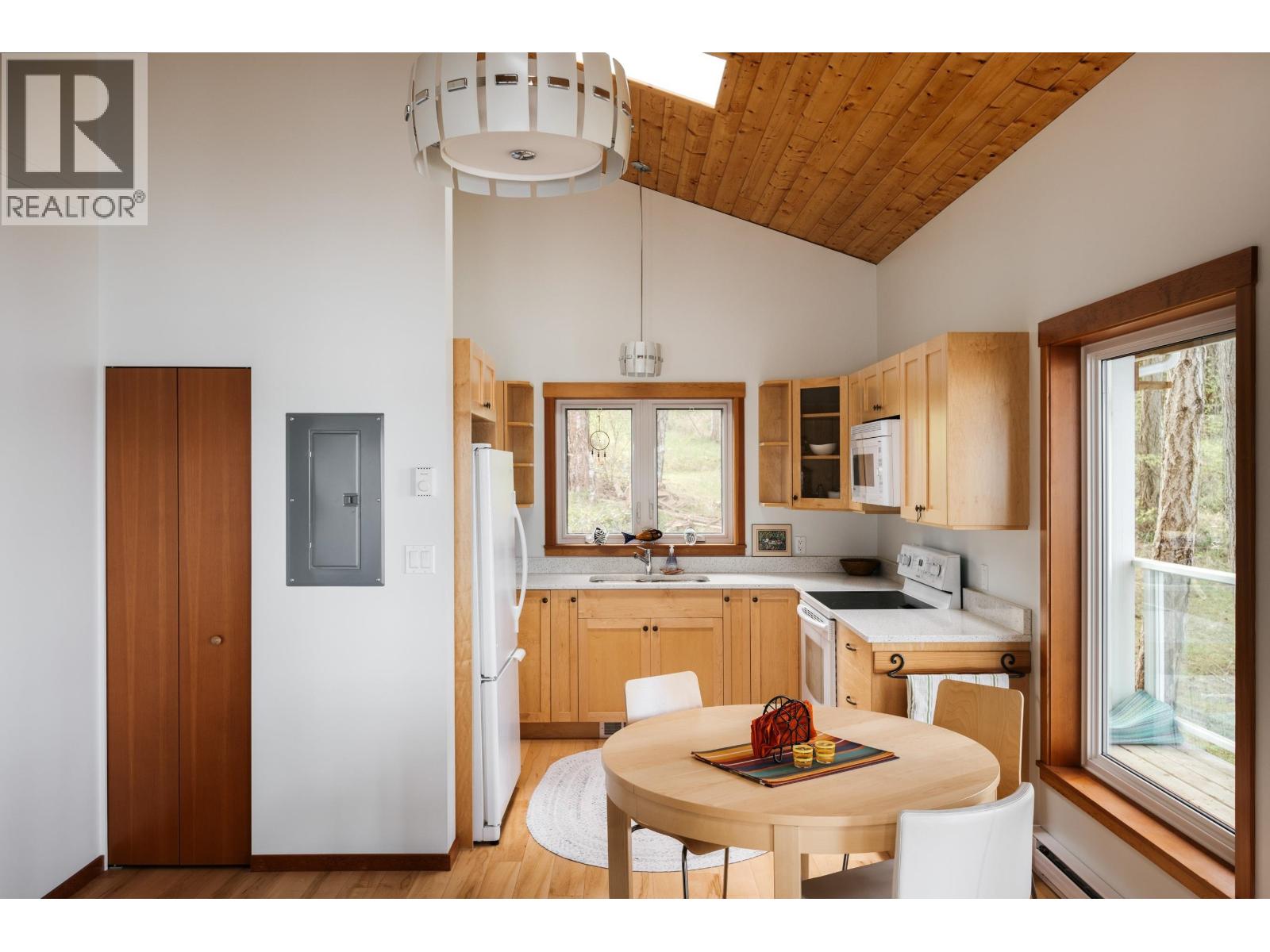 281 Bellhouse Road, Galiano Island, British Columbia  V0N 1P0 - Photo 37 - R3082363