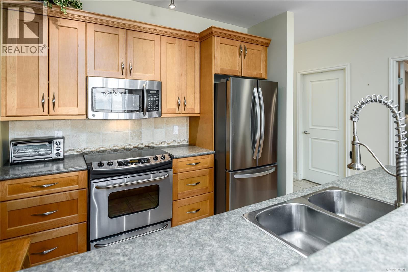 332 2300 Mansfield Dr, Courtenay, British Columbia V9N 3S3 - Photo 12 - 1024009