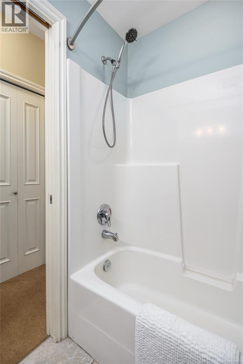 332 2300 Mansfield Dr, Courtenay, British Columbia V9N 3S3 - Photo 25 - 1024009