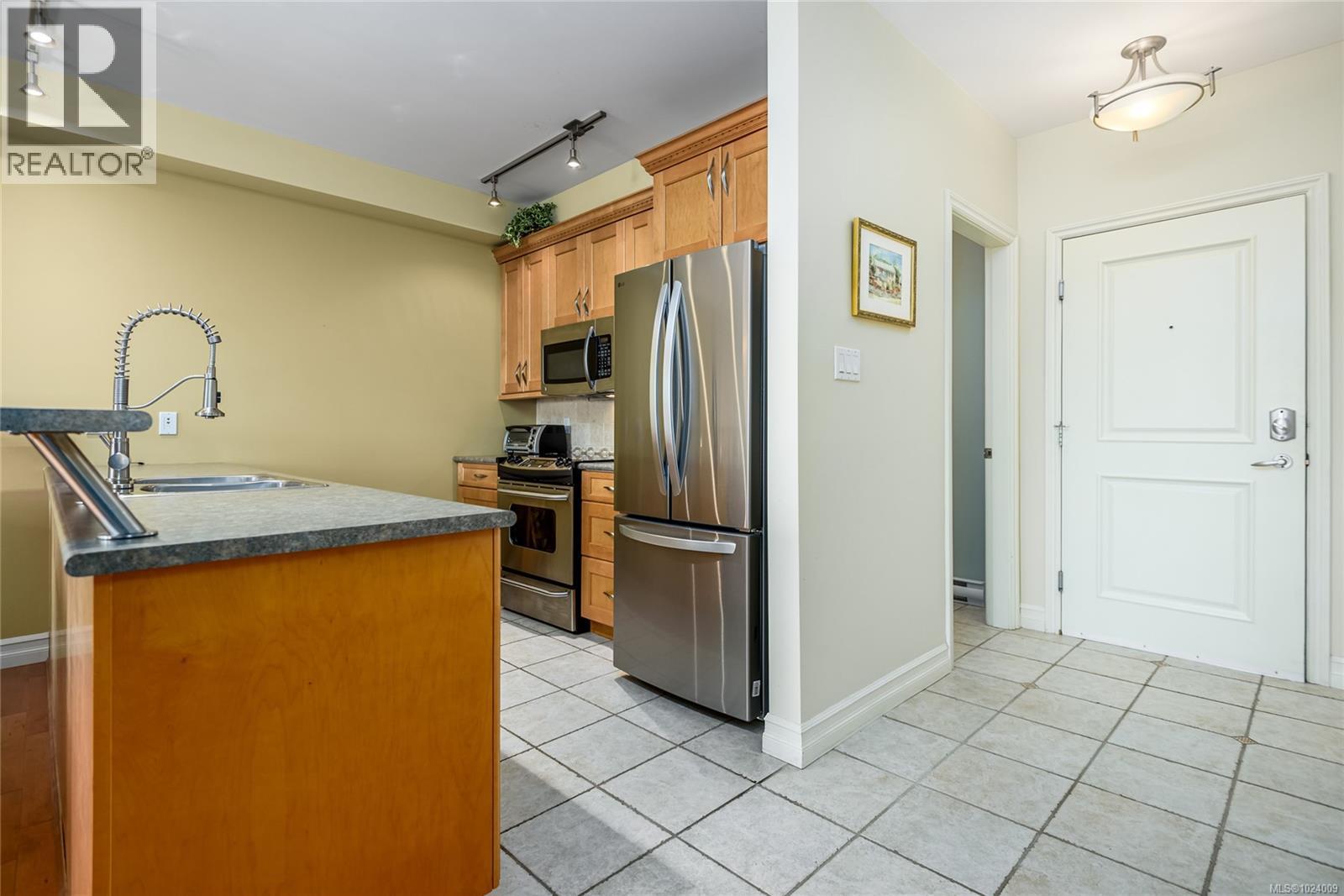 332 2300 Mansfield Dr, Courtenay, British Columbia V9N 3S3 - Photo 6 - 1024009