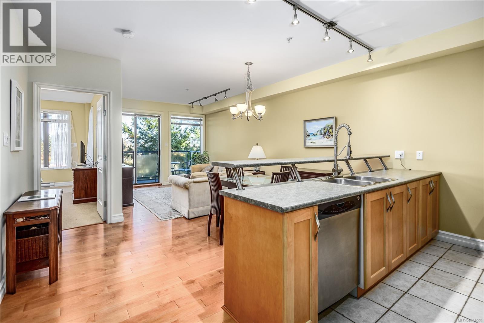 332 2300 Mansfield Dr, Courtenay, British Columbia V9N 3S3 - Photo 7 - 1024009