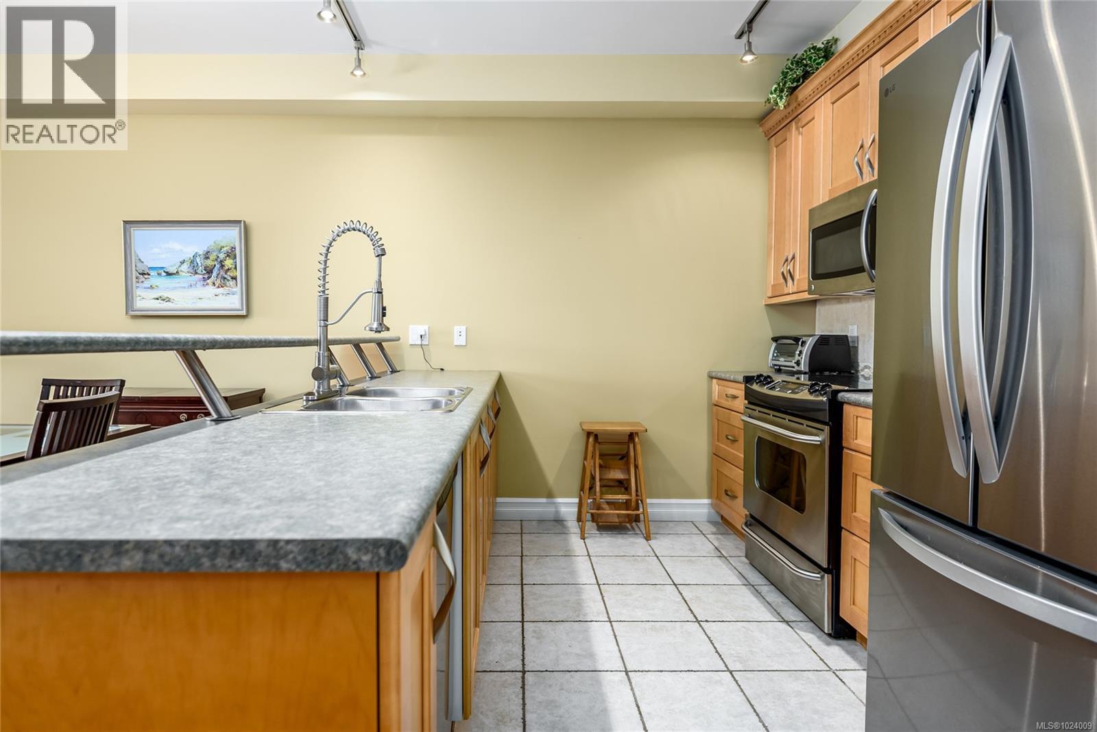 332 2300 Mansfield Dr, Courtenay, British Columbia V9N 3S3 - Photo 9 - 1024009