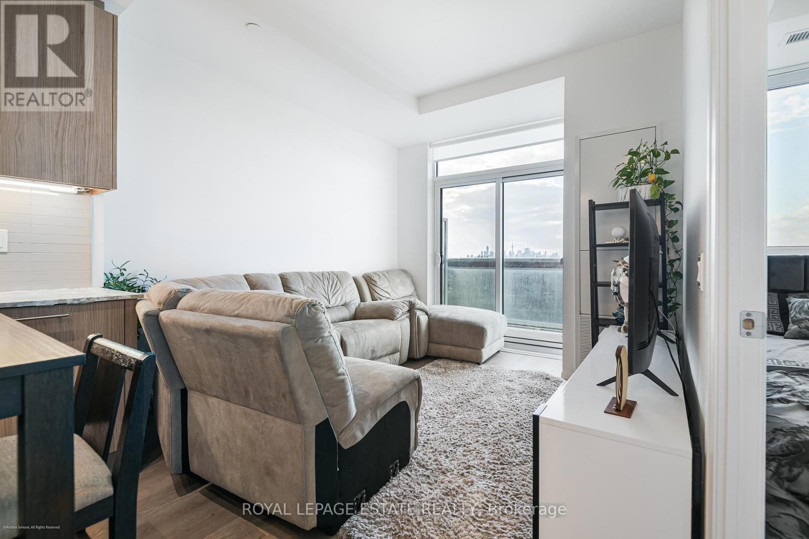 702 - 286 Main Street, Toronto, Ontario  M4C 0B3 - Photo 10 - E12722122