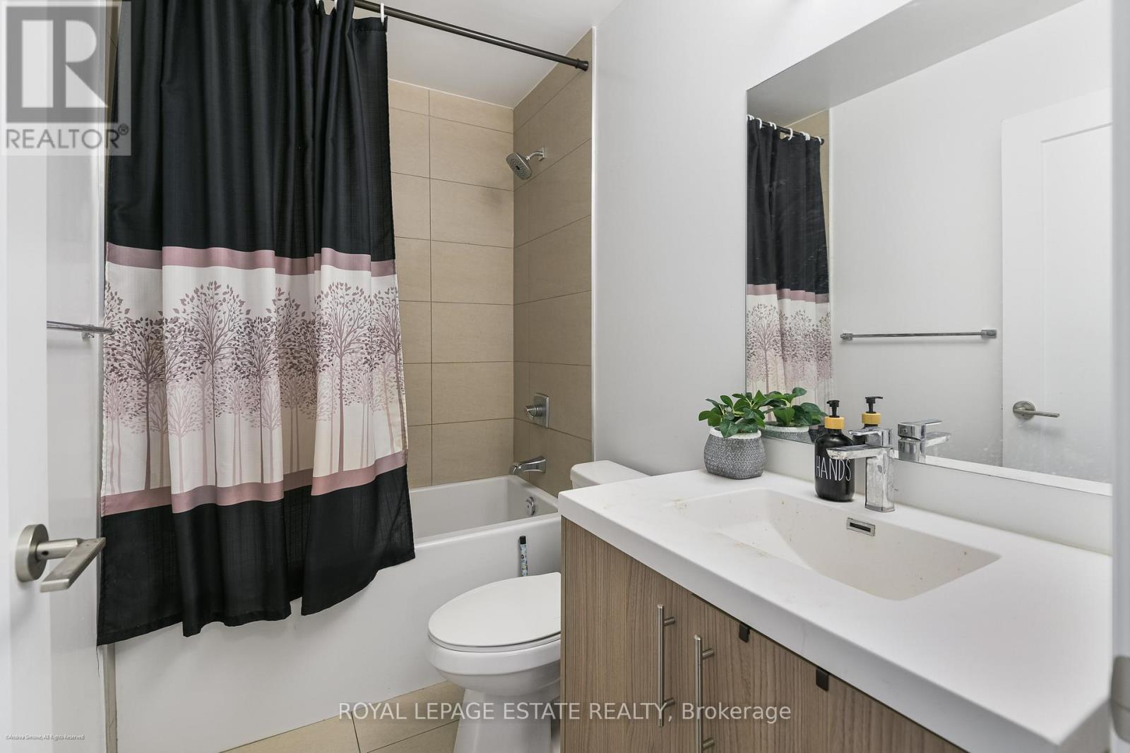 702 - 286 Main Street, Toronto, Ontario  M4C 0B3 - Photo 13 - E12722122