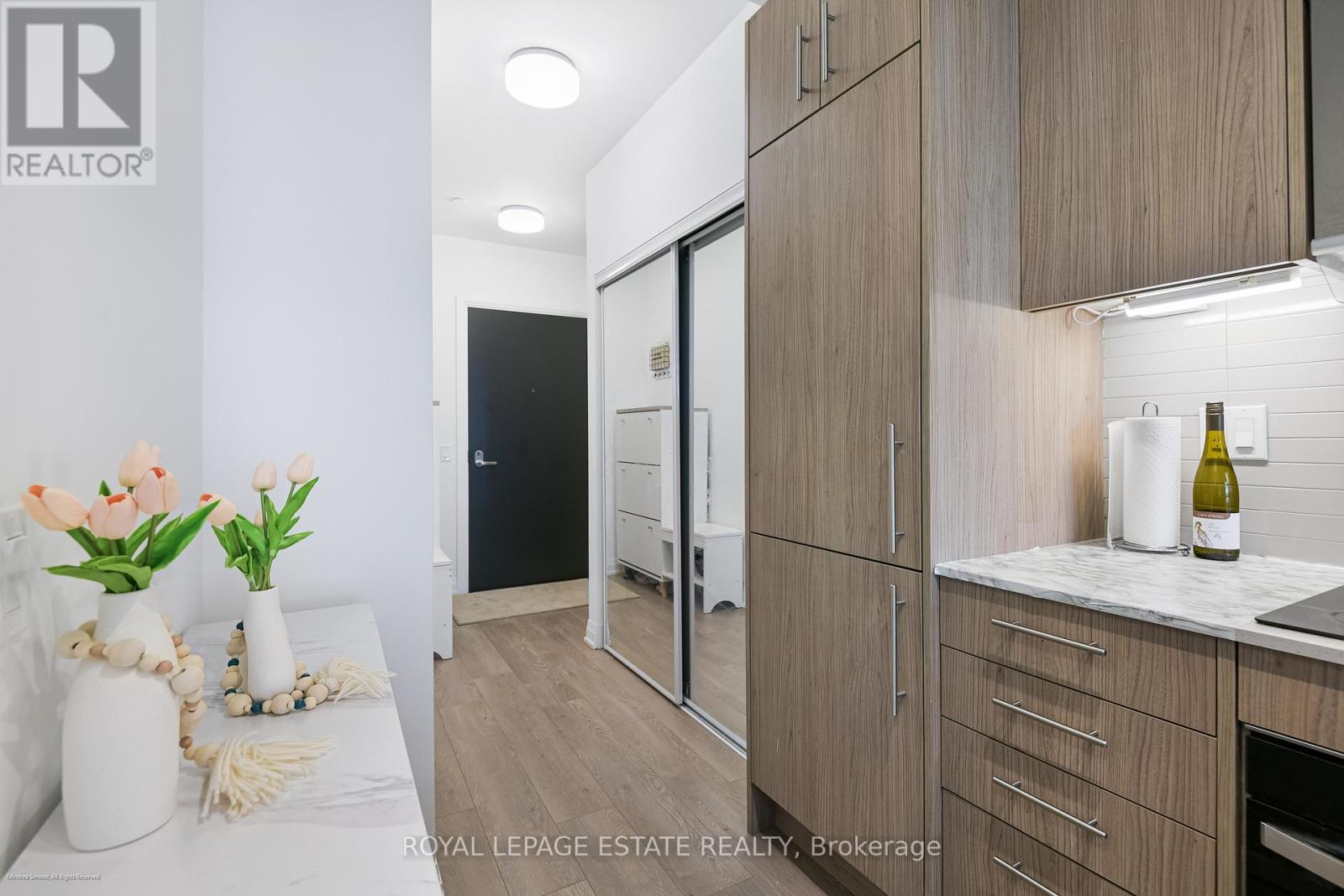 702 - 286 Main Street, Toronto, Ontario  M4C 0B3 - Photo 4 - E12722122