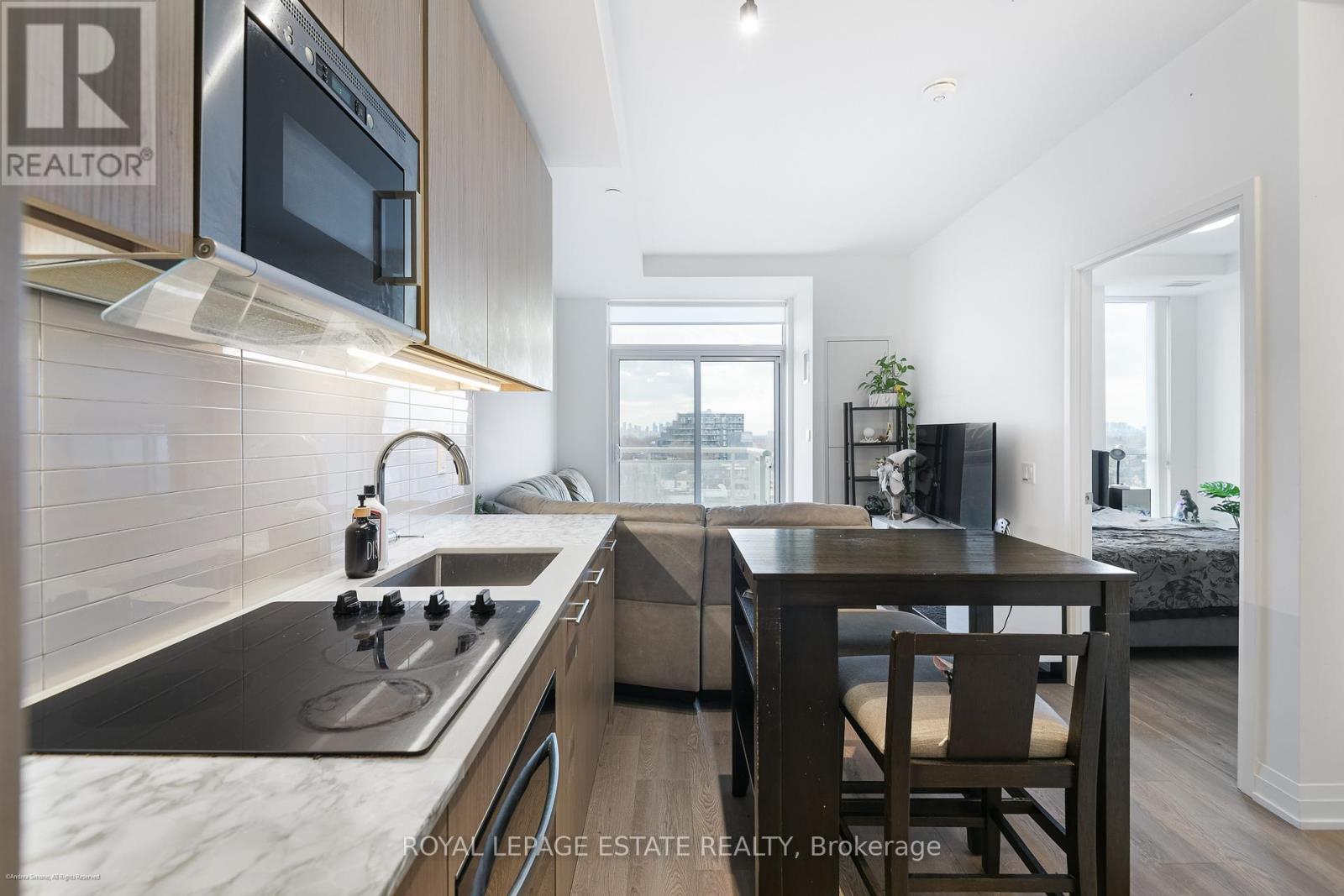 702 - 286 Main Street, Toronto, Ontario  M4C 0B3 - Photo 5 - E12722122