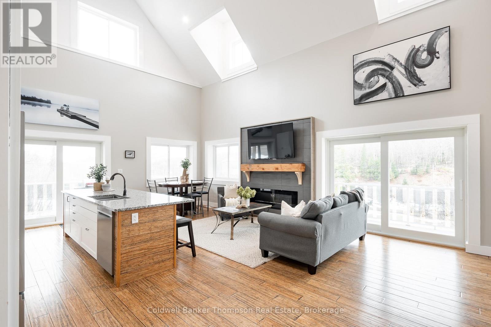 17 Deerhurst Highlands Drive, Huntsville, Ontario P1H 1B1 - Photo 2 - X12677896