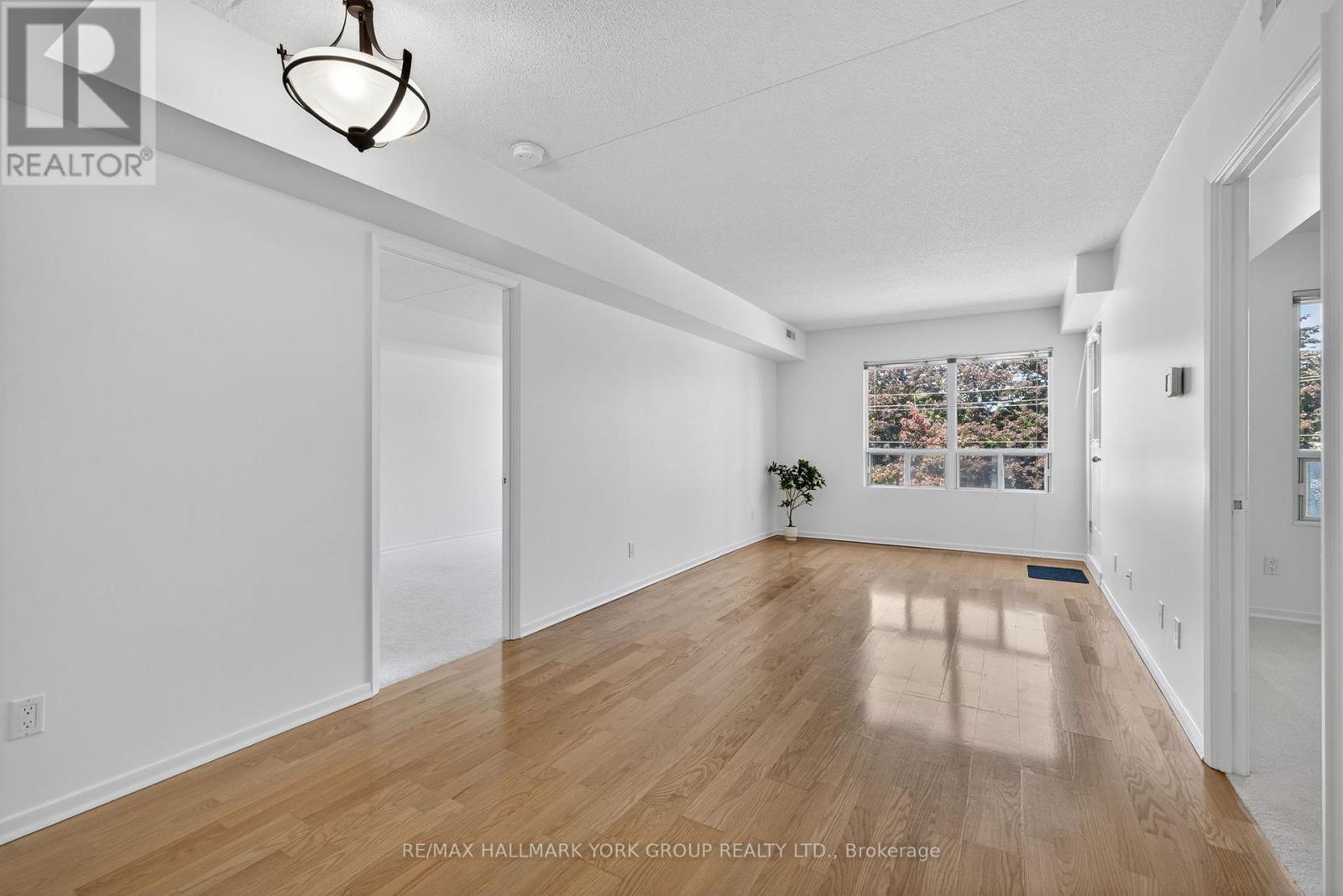 210 - 160 Wellington Street E, Aurora, Ontario  L4G 1J3 - Photo 4 - N12722076