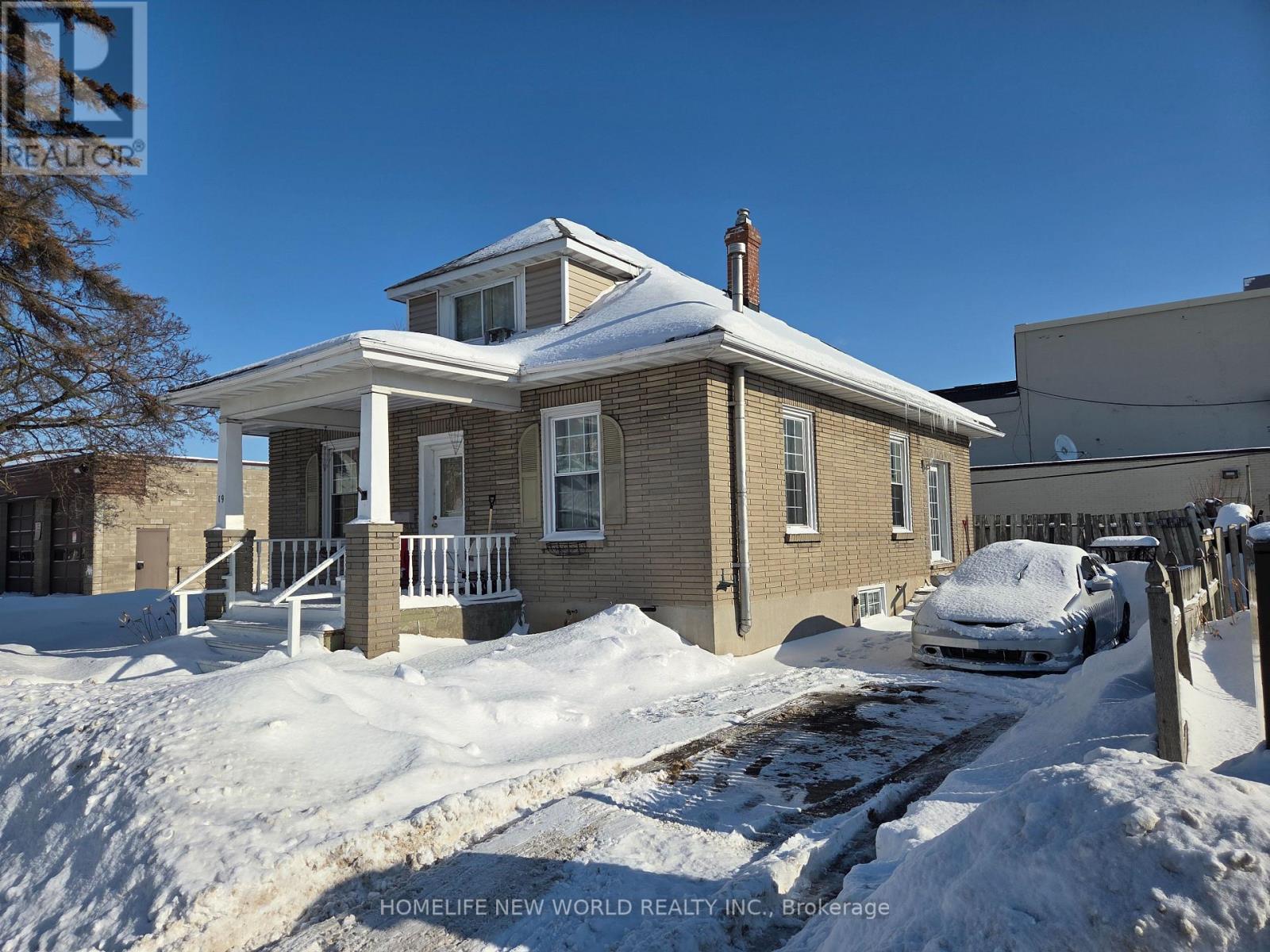 19 Flindall Street, Quinte West, Ontario  K8V 3E2 - Photo 2 - X12718556