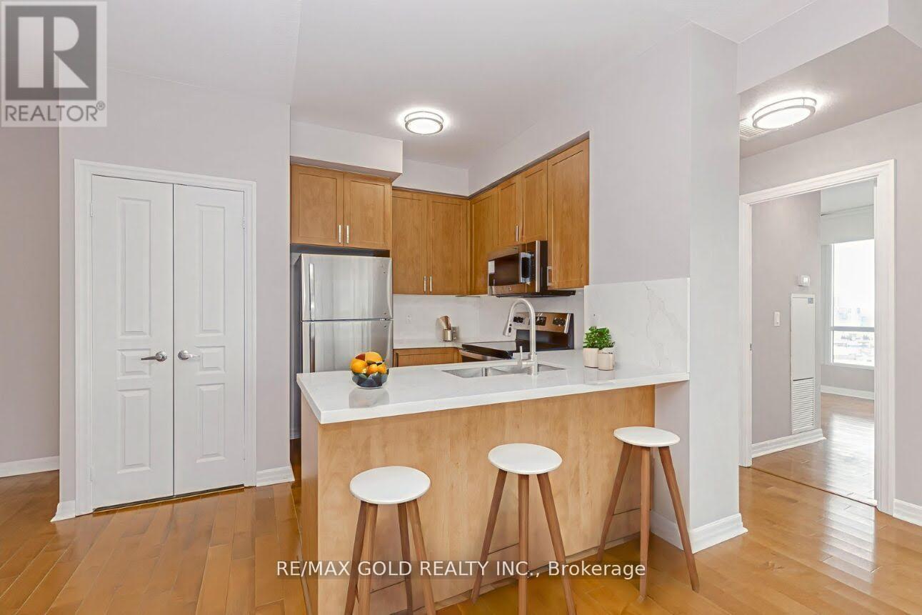 2102 - 220 Burnhamthorpe Road W, Mississauga, Ontario  L5B 4N4 - Photo 10 - W12722062