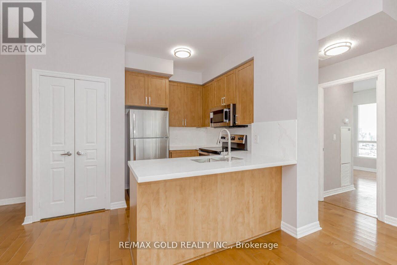 2102 - 220 Burnhamthorpe Road W, Mississauga, Ontario  L5B 4N4 - Photo 15 - W12722062