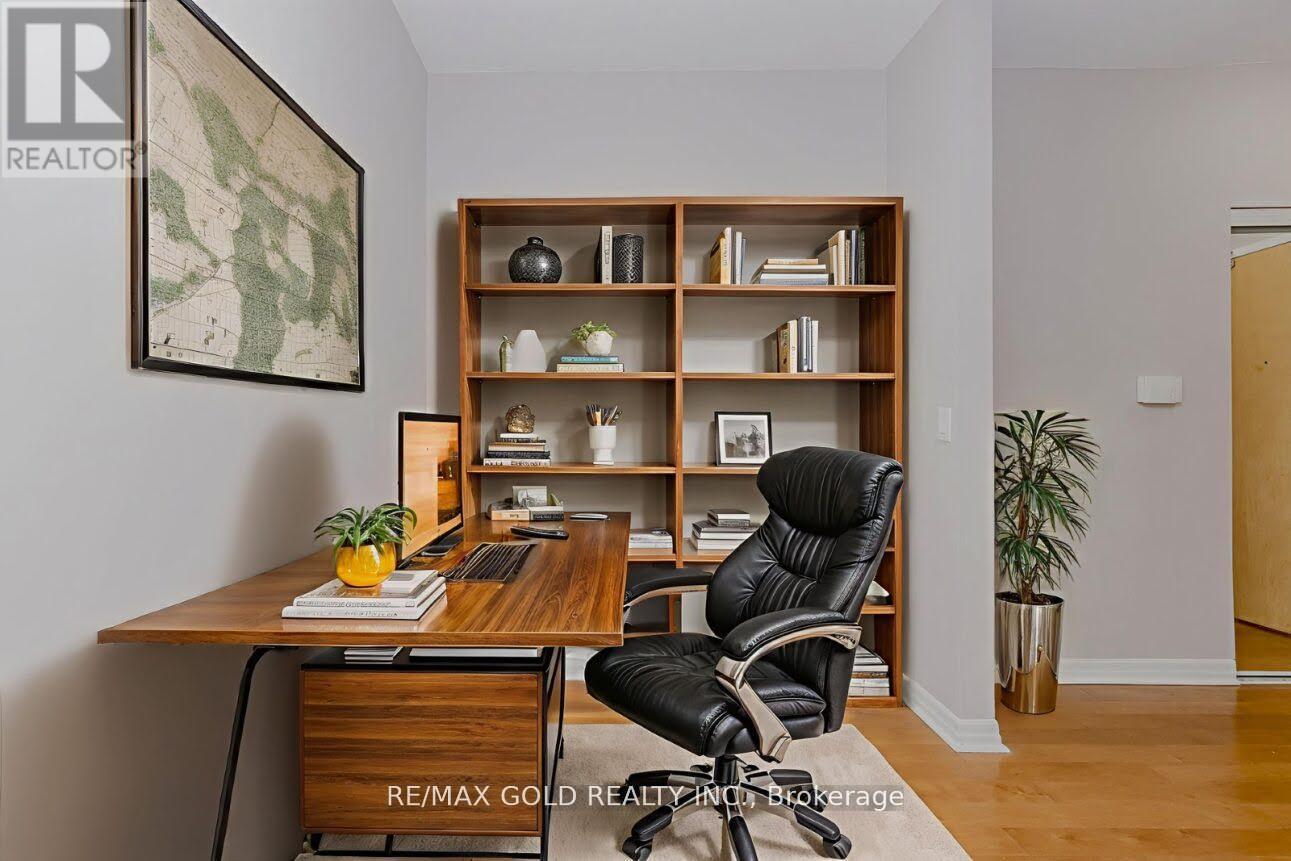 2102 - 220 Burnhamthorpe Road W, Mississauga, Ontario  L5B 4N4 - Photo 9 - W12722062