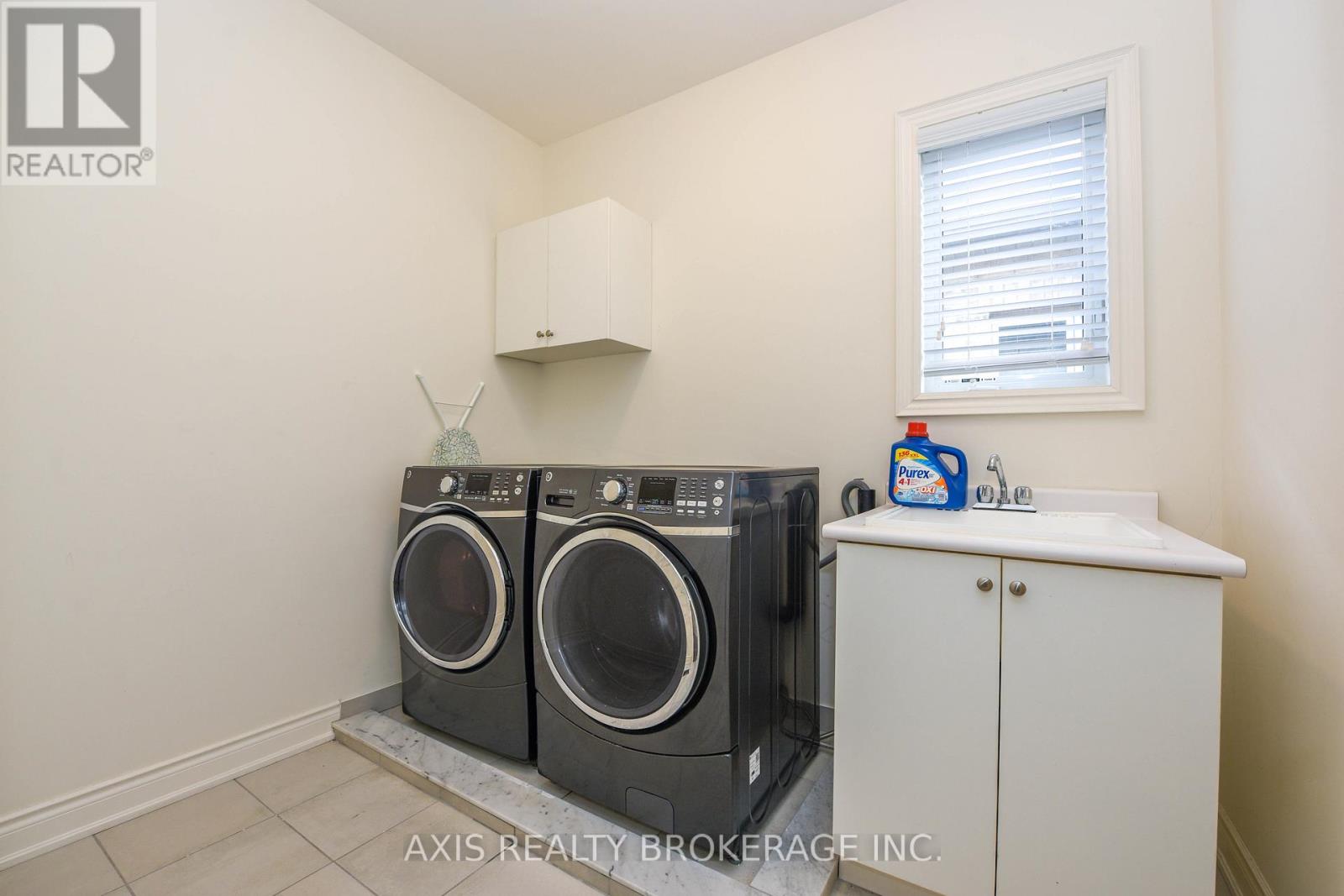 1534 Devine Point, Milton, Ontario  L9E 1H6 - Photo 23 - W12722114