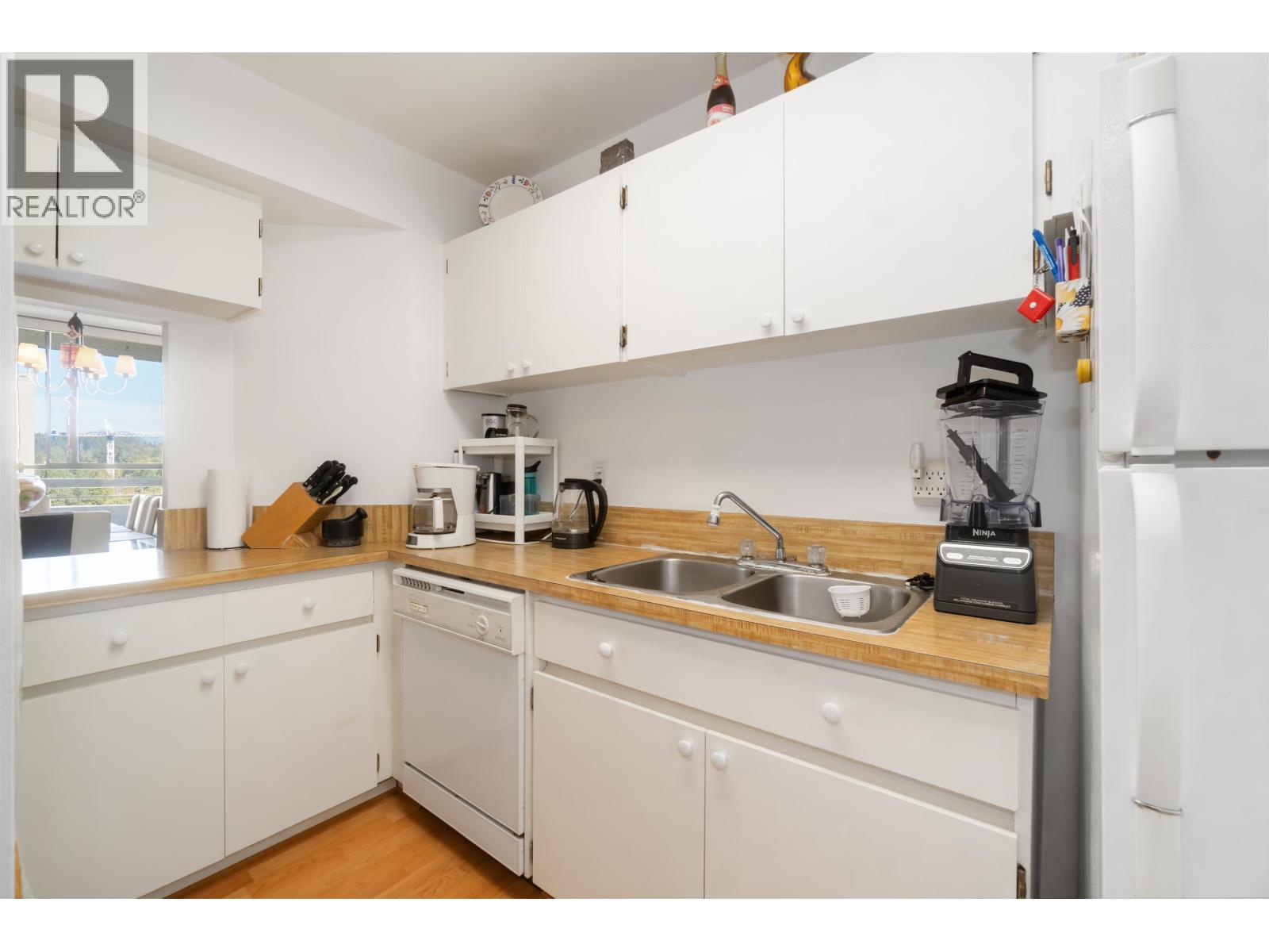 1201 3755 Bartlett Court, Burnaby, British Columbia  V3J 7G7 - Photo 11 - R3077957