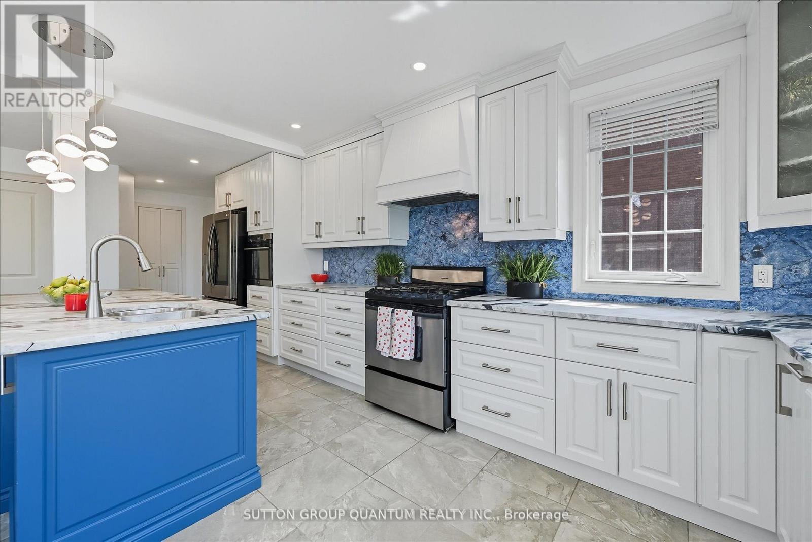 729 Winston Road, Grimsby, Ontario  L3M 4E8 - Photo 5 - X12722136