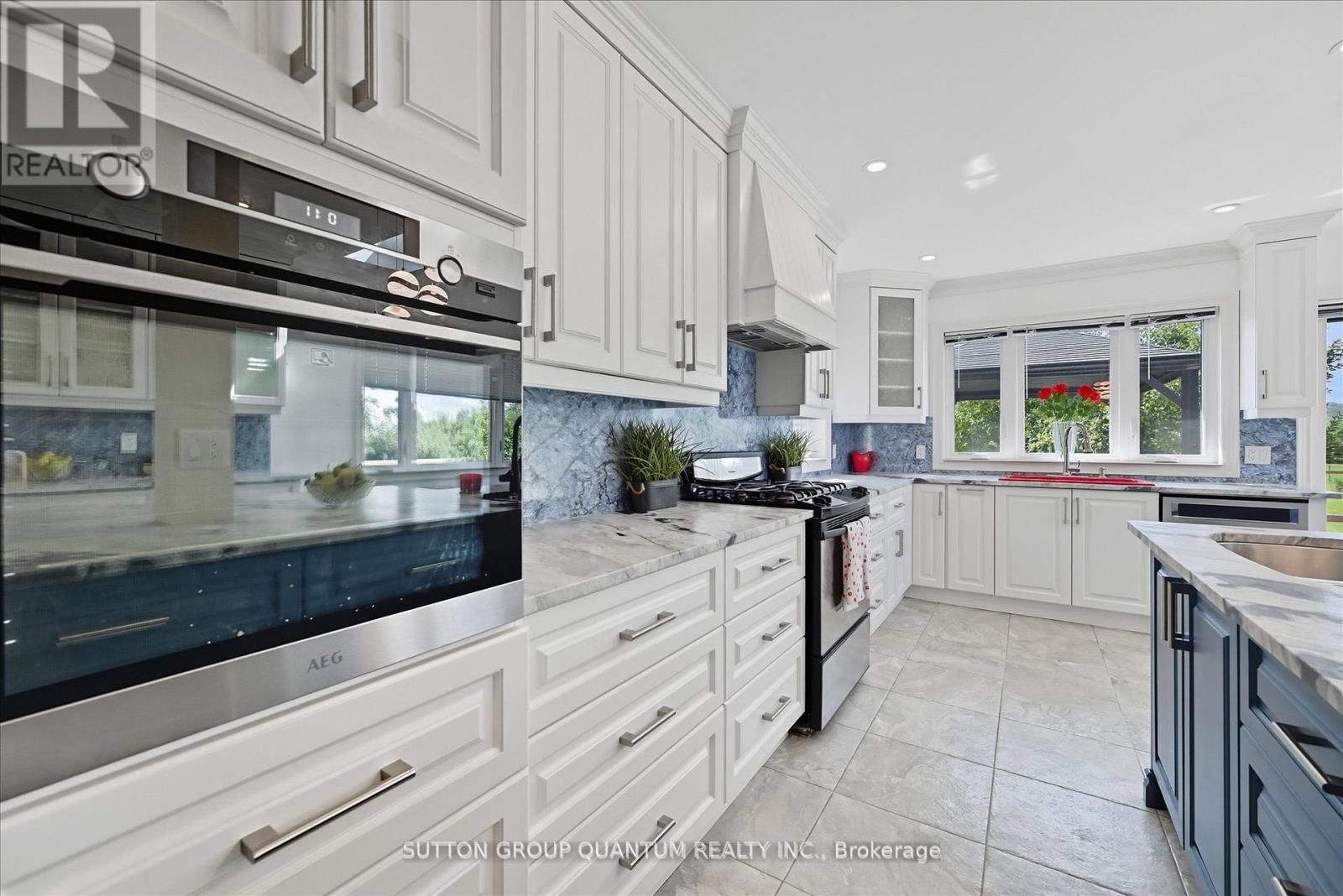 729 Winston Road, Grimsby, Ontario  L3M 4E8 - Photo 8 - X12722136