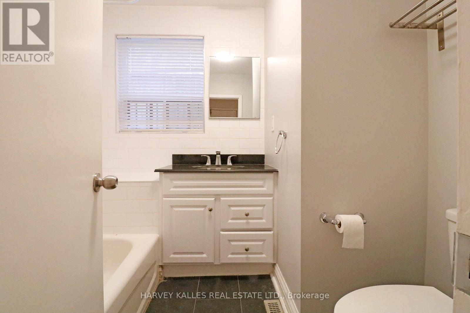 Main - 866 Davenport Road, Toronto, Ontario  M6G 2B6 - Photo 10 - C12649532