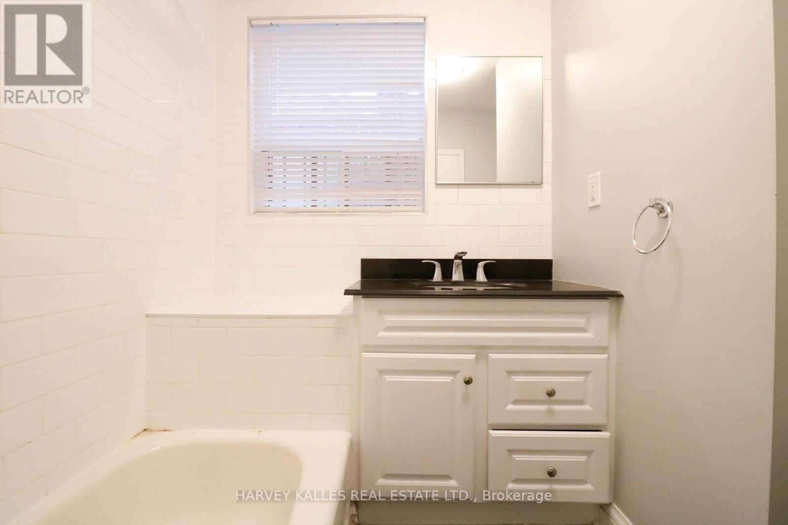 Main - 866 Davenport Road, Toronto, Ontario  M6G 2B6 - Photo 9 - C12649532