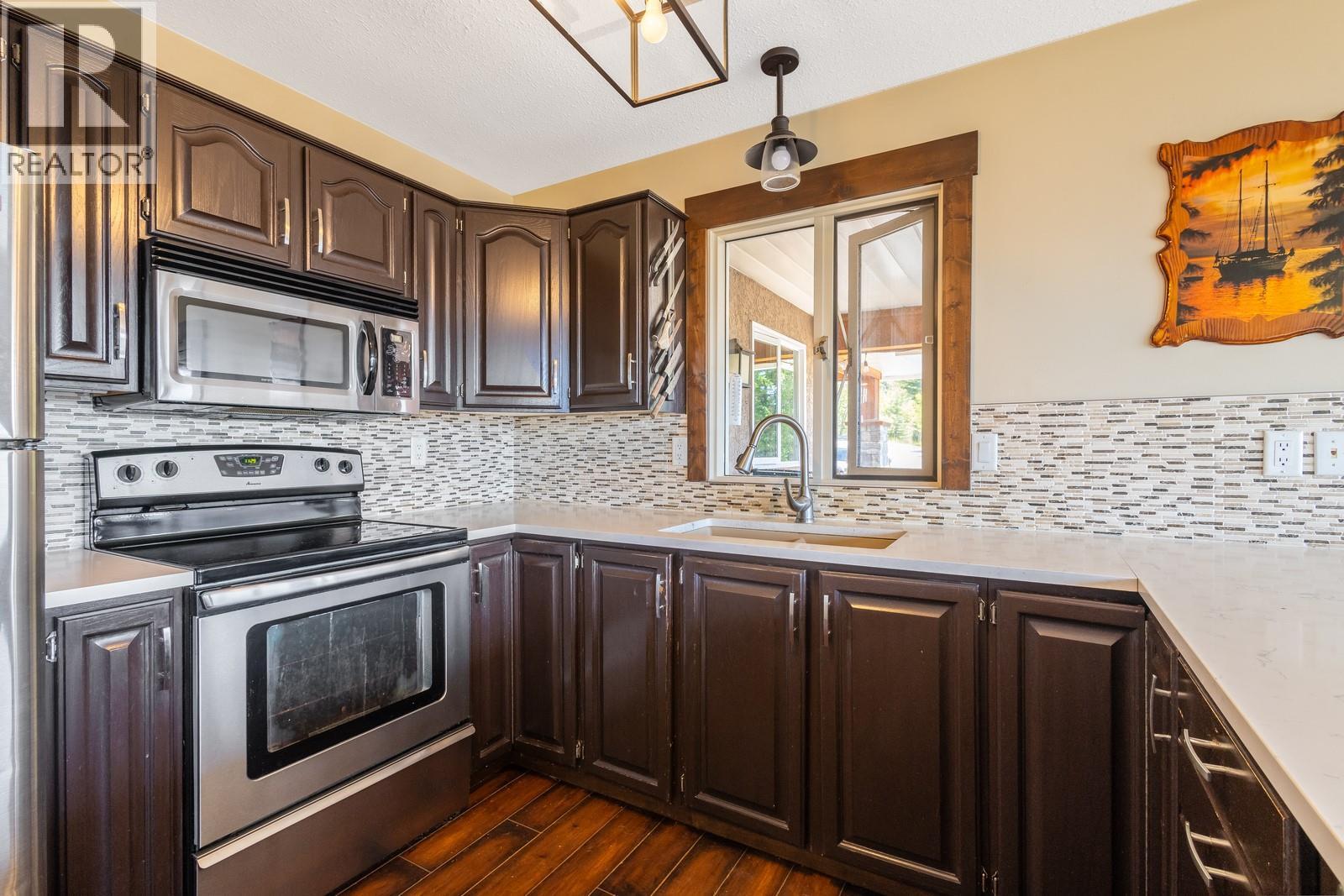 7575 Sun Valley Road, Kelowna, British Columbia  V1P 1H4 - Photo 10 - 10373557