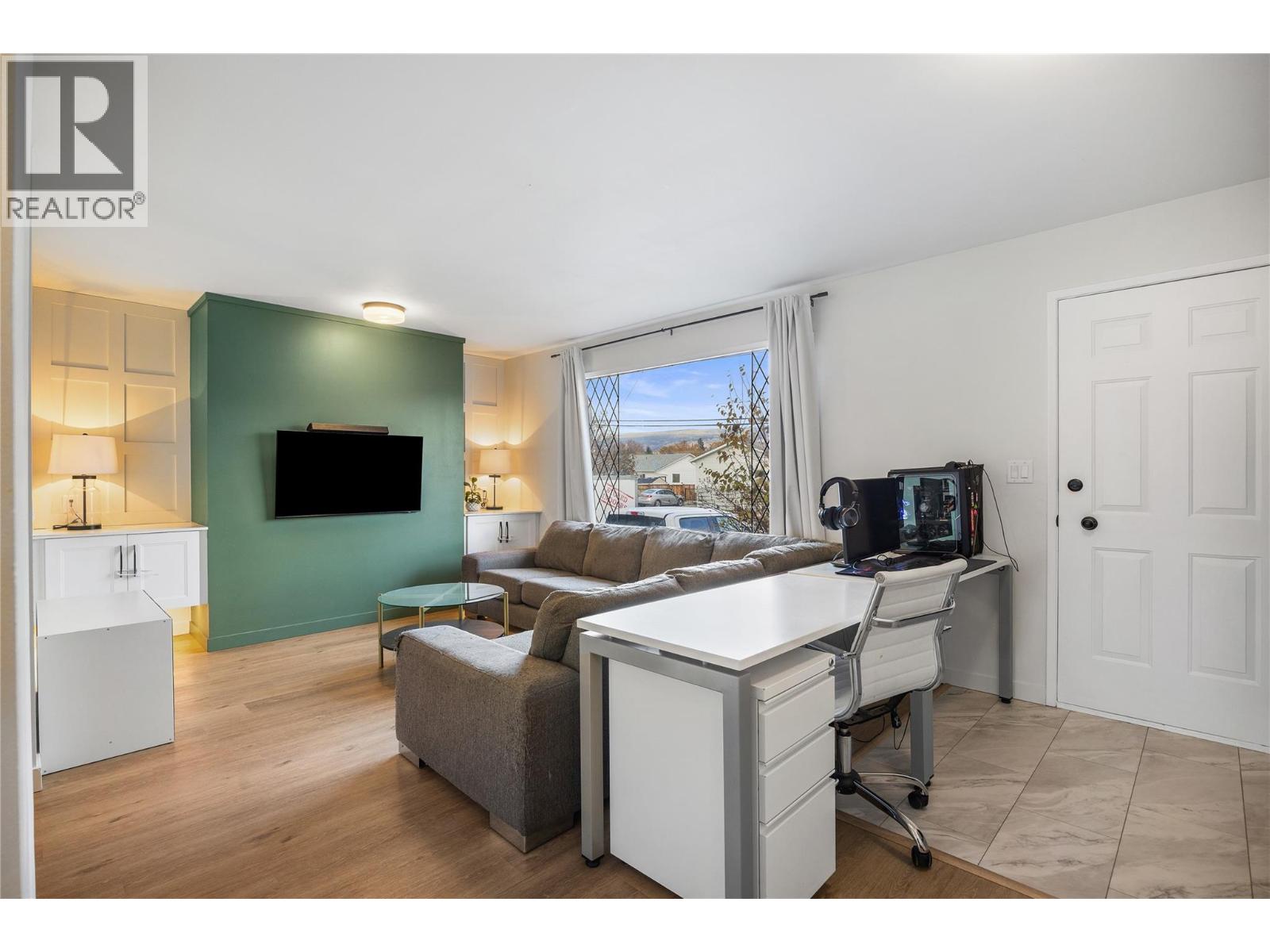 470 Gerstmar Road, Kelowna, British Columbia  V1X 4B1 - Photo 3 - 10373230