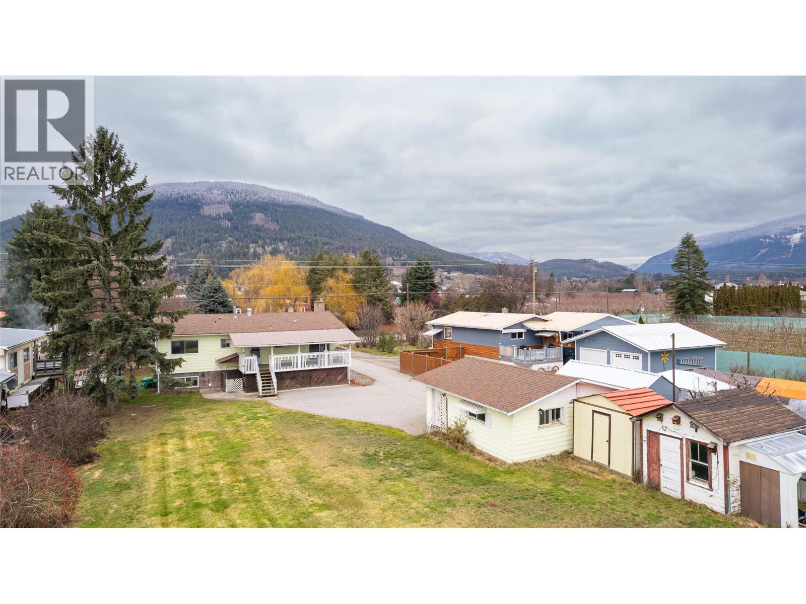 2617 Erickson Road, Creston, British Columbia  V0B 1G1 - Photo 3 - 10373442