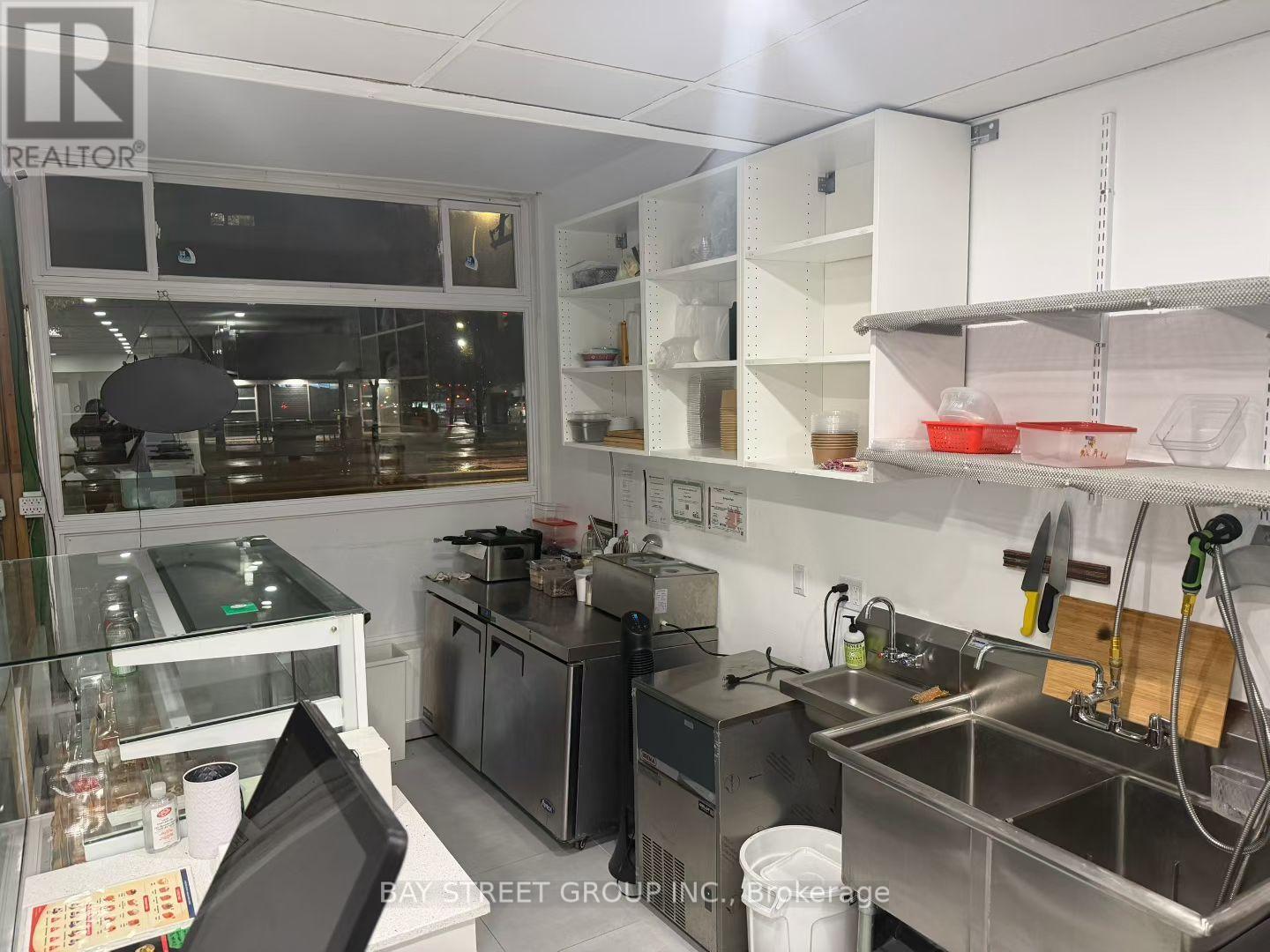 654 Spadina Avenue, Toronto (University), Ontario  M5S 2H7 - Photo 2 - C12722168