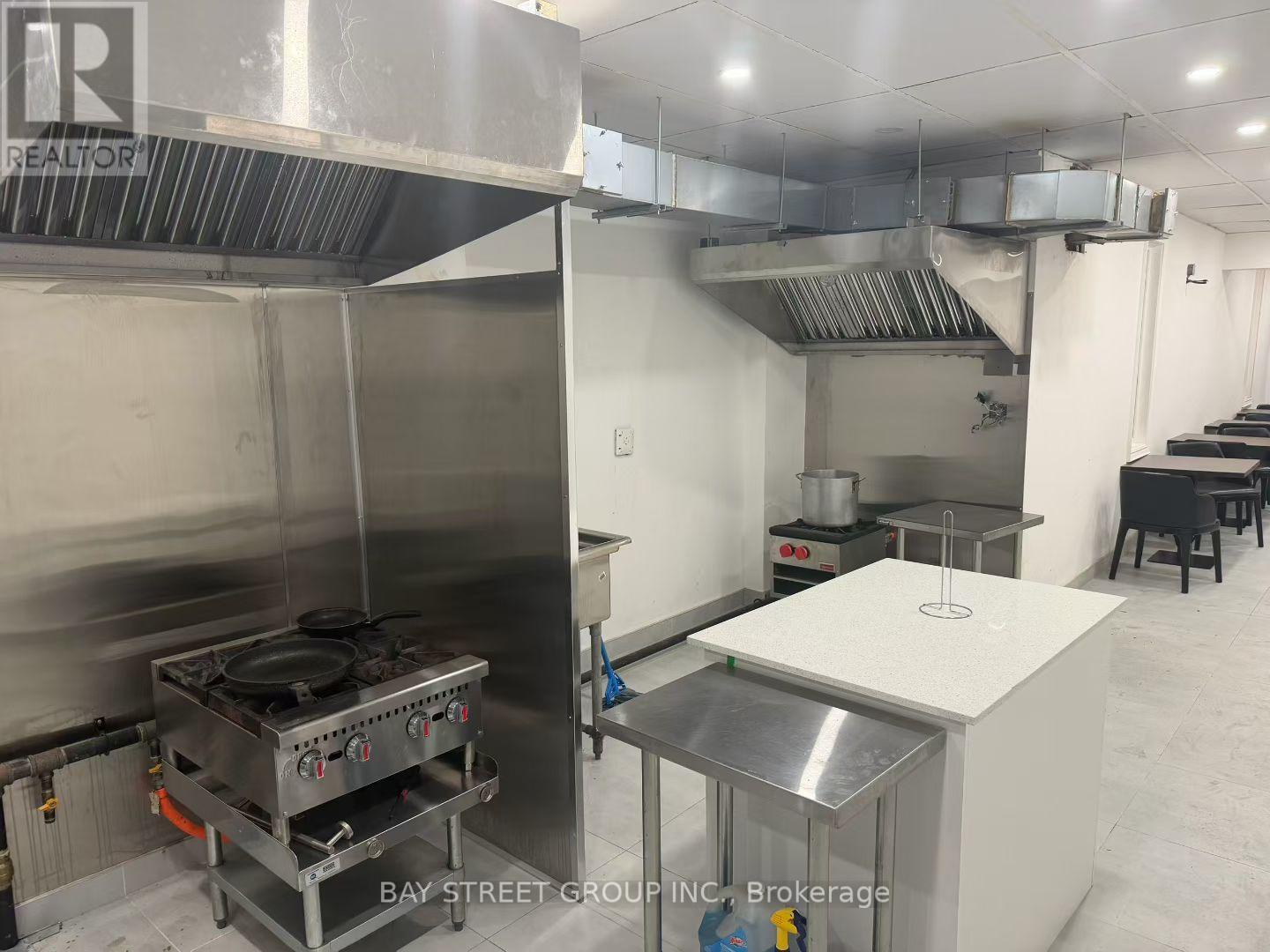 654 Spadina Avenue, Toronto (University), Ontario  M5S 2H7 - Photo 3 - C12722168