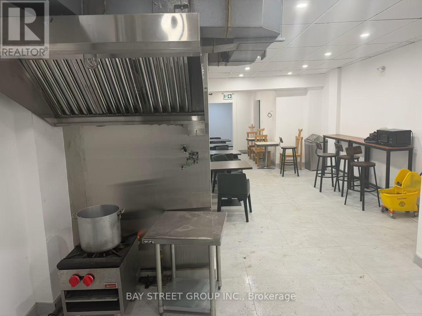 654 Spadina Avenue, Toronto (University), Ontario  M5S 2H7 - Photo 4 - C12722168