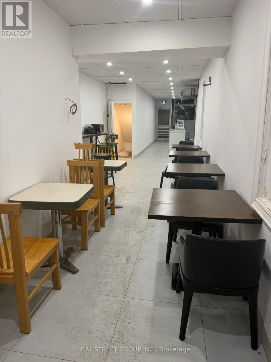 654 Spadina Avenue, Toronto (University), Ontario  M5S 2H7 - Photo 5 - C12722168