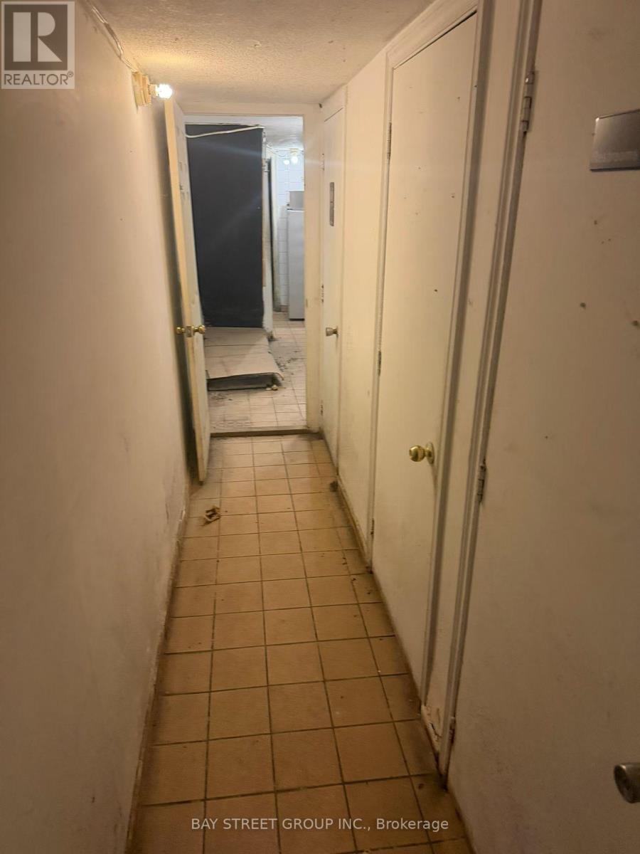 654 Spadina Avenue, Toronto (University), Ontario  M5S 2H7 - Photo 7 - C12722168