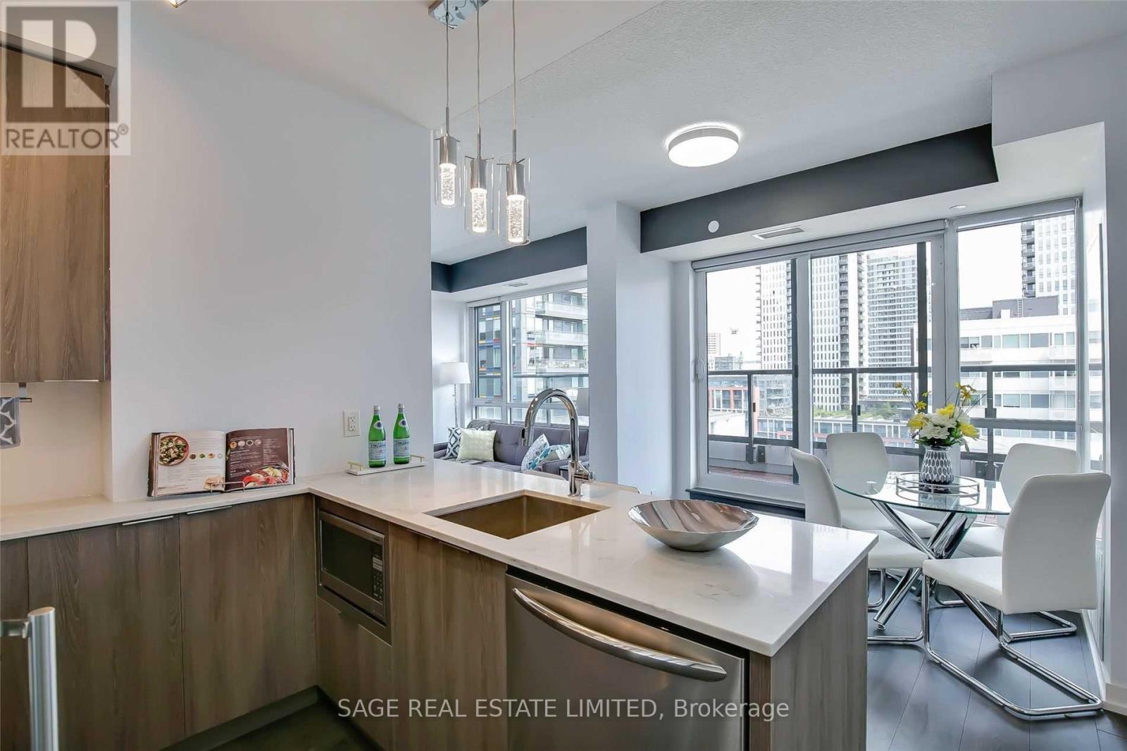 810 - 200 Sackville Street, Toronto, Ontario  M5A 0B9 - Photo 3 - C12722182