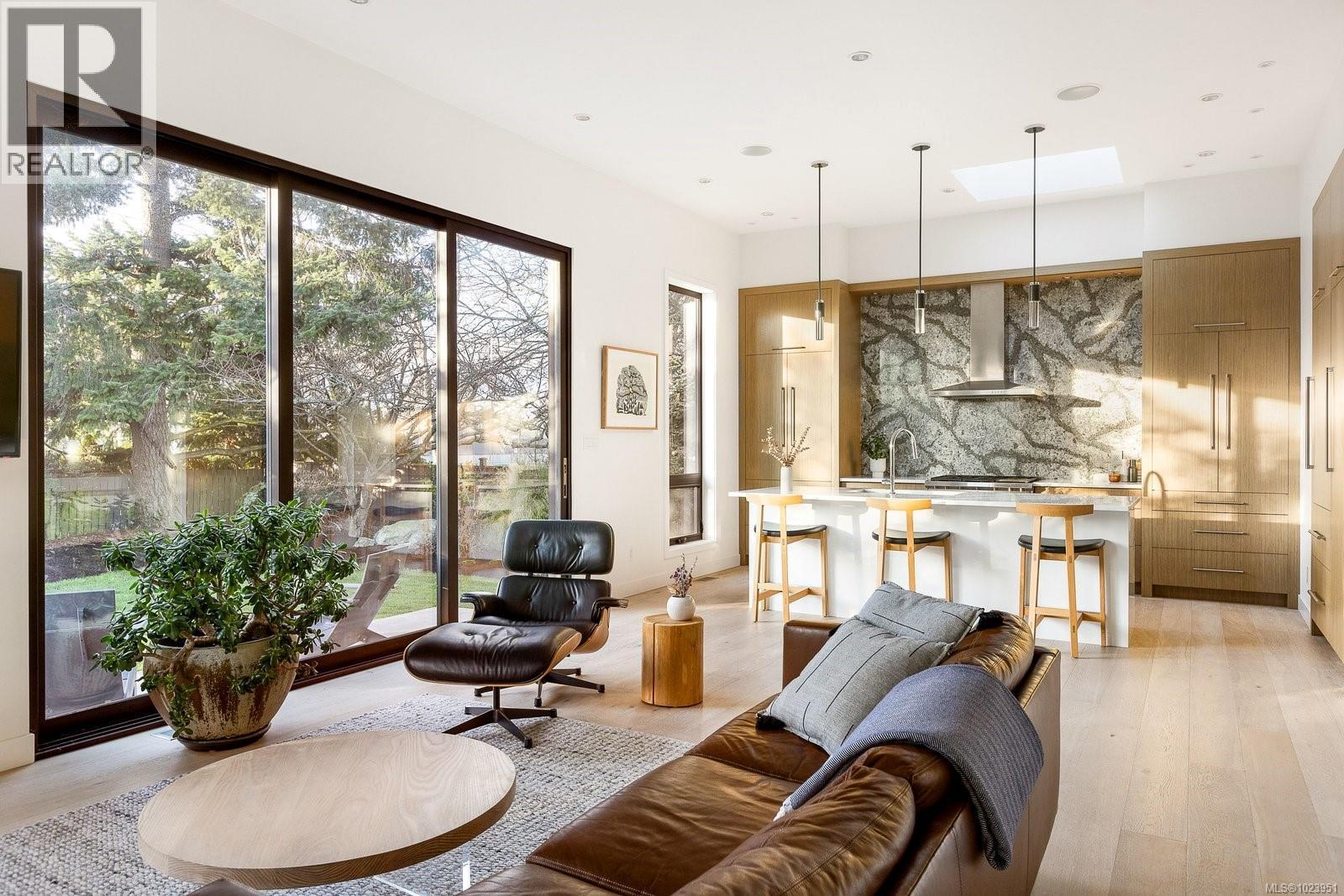 2151 Allenby St, Oak Bay, British Columbia  V8R 3C2 - Photo 7 - 1023951