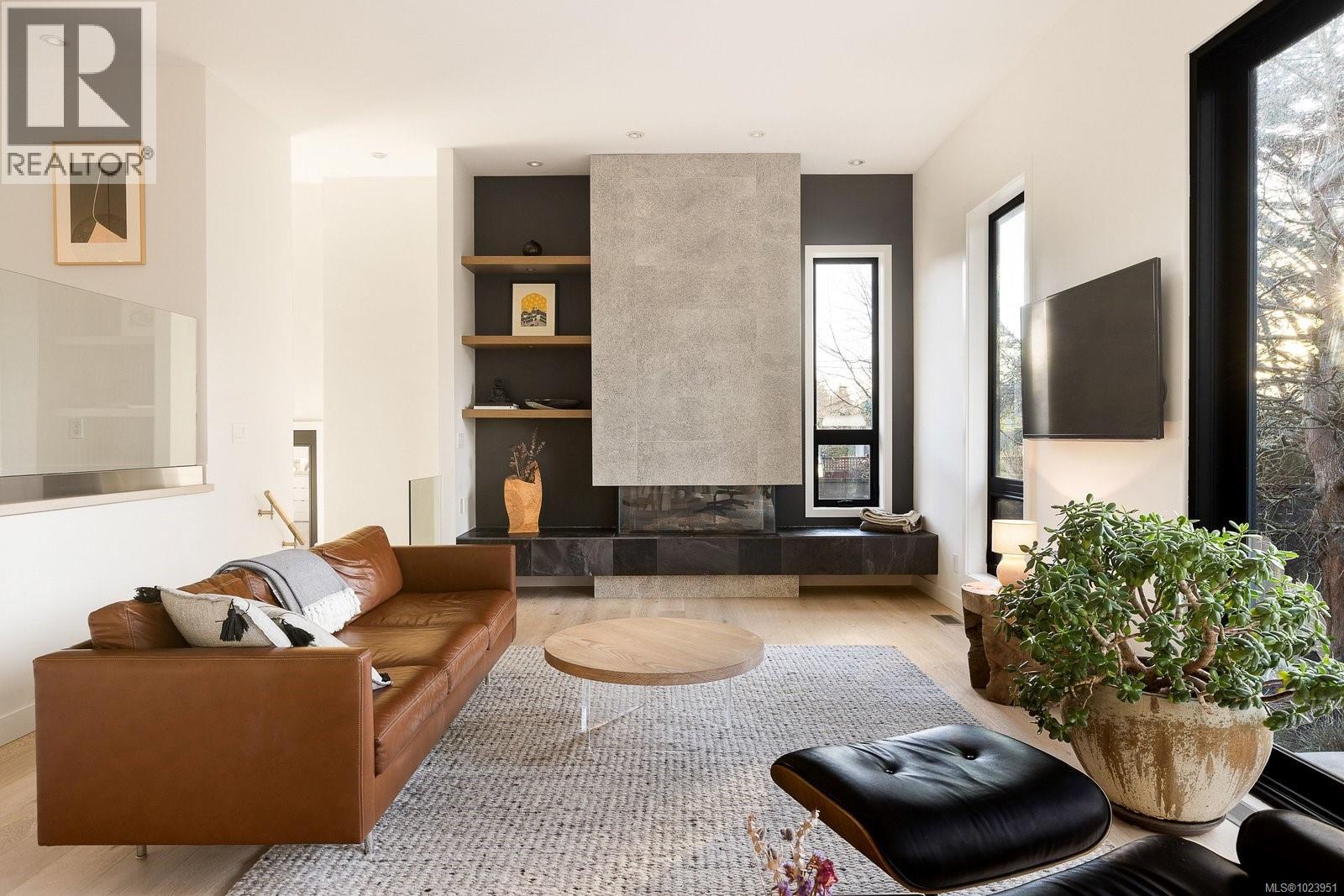 2151 Allenby St, Oak Bay, British Columbia  V8R 3C2 - Photo 3 - 1023951