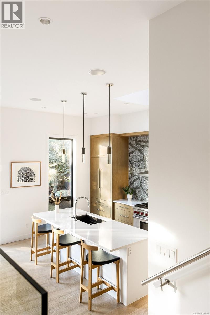 2151 Allenby St, Oak Bay, British Columbia  V8R 3C2 - Photo 13 - 1023951