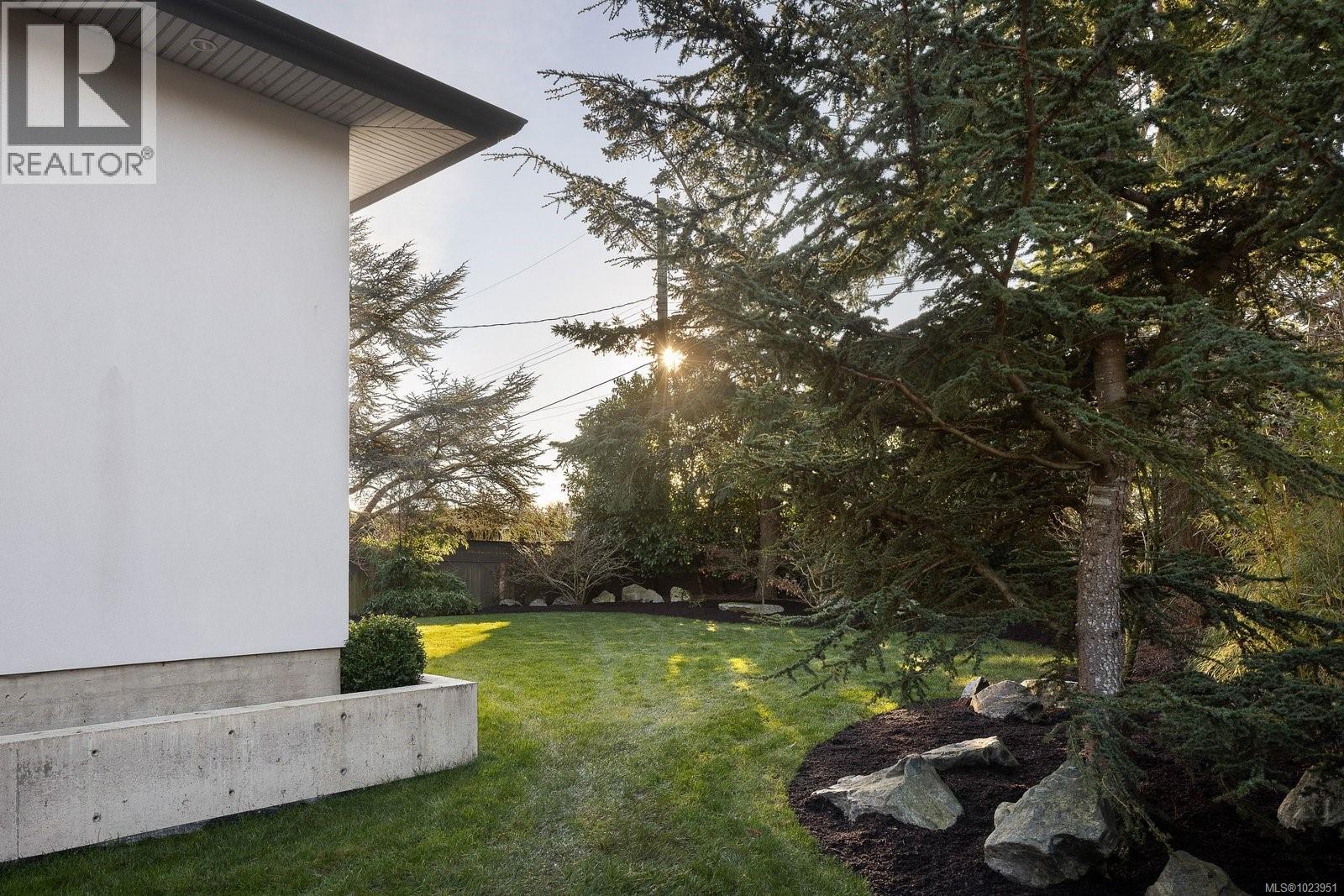 2151 Allenby St, Oak Bay, British Columbia  V8R 3C2 - Photo 35 - 1023951