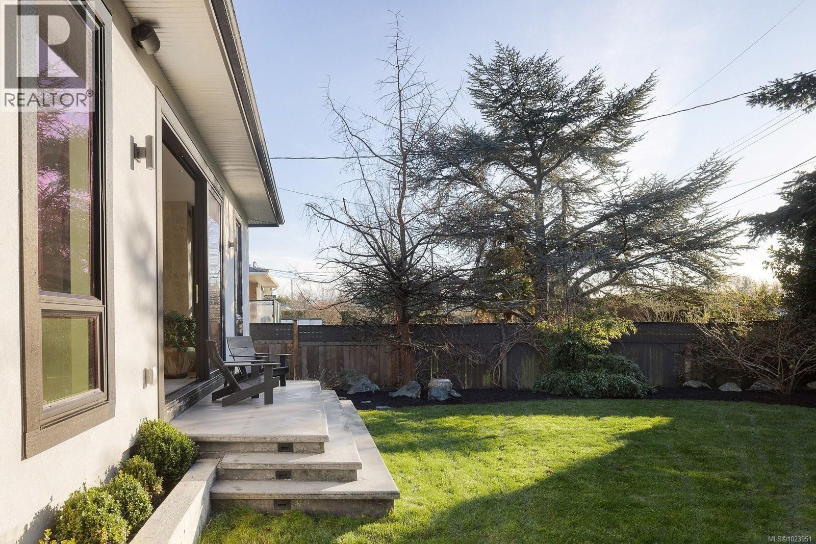 2151 Allenby St, Oak Bay, British Columbia  V8R 3C2 - Photo 34 - 1023951