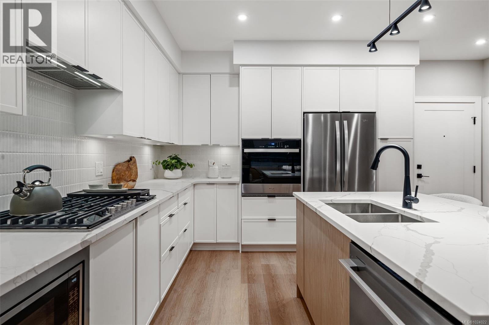 205 1810 Selenite Pl, Langford, British Columbia  V9B 7E2 - Photo 3 - 1024022