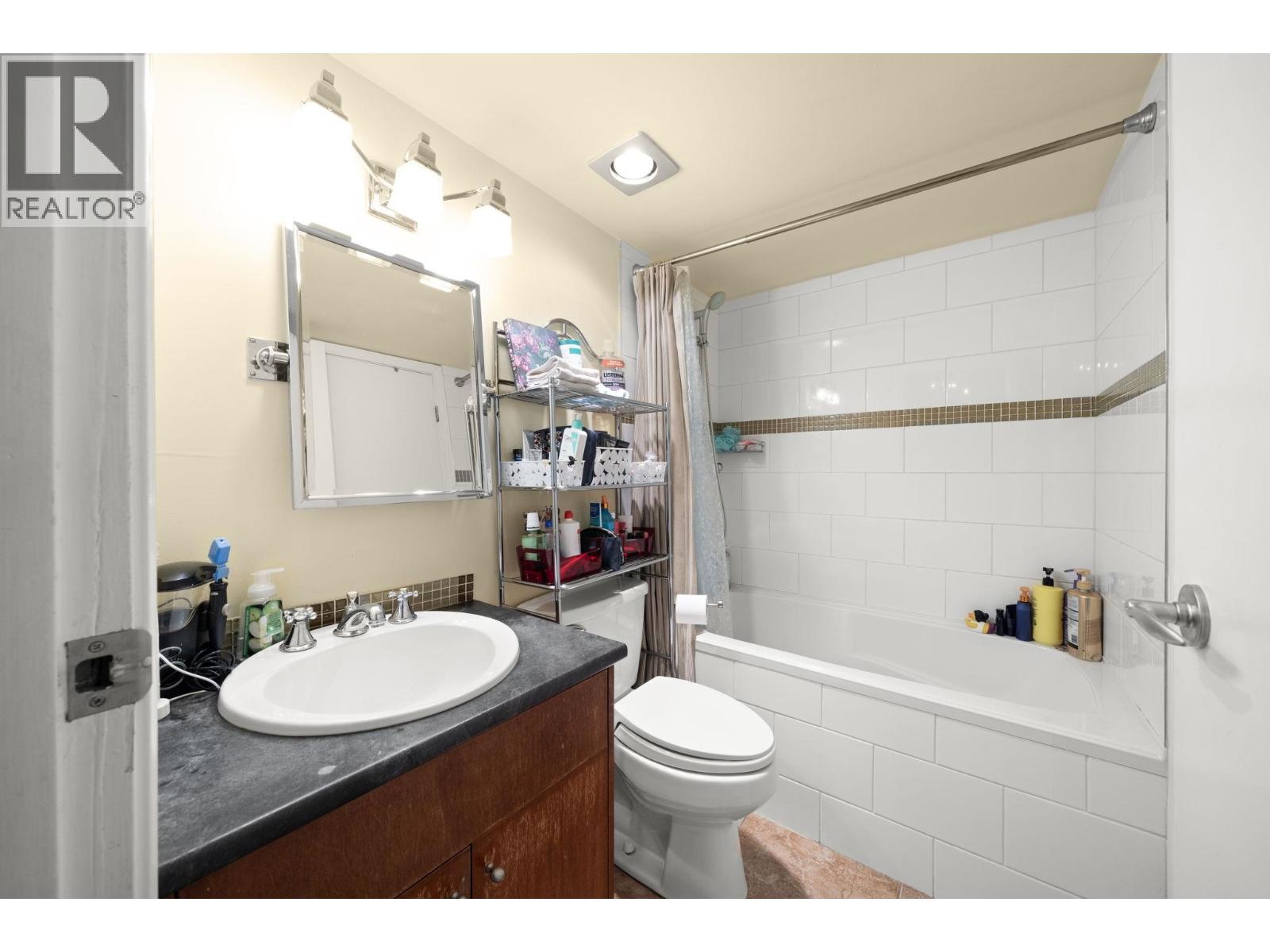 Listing Picture 10 of 21 : 400 1455 ROBSON STREET, Vancouver / 溫哥華 - 魯藝地產 Yvonne Lu Group - MLS Medallion Club Member