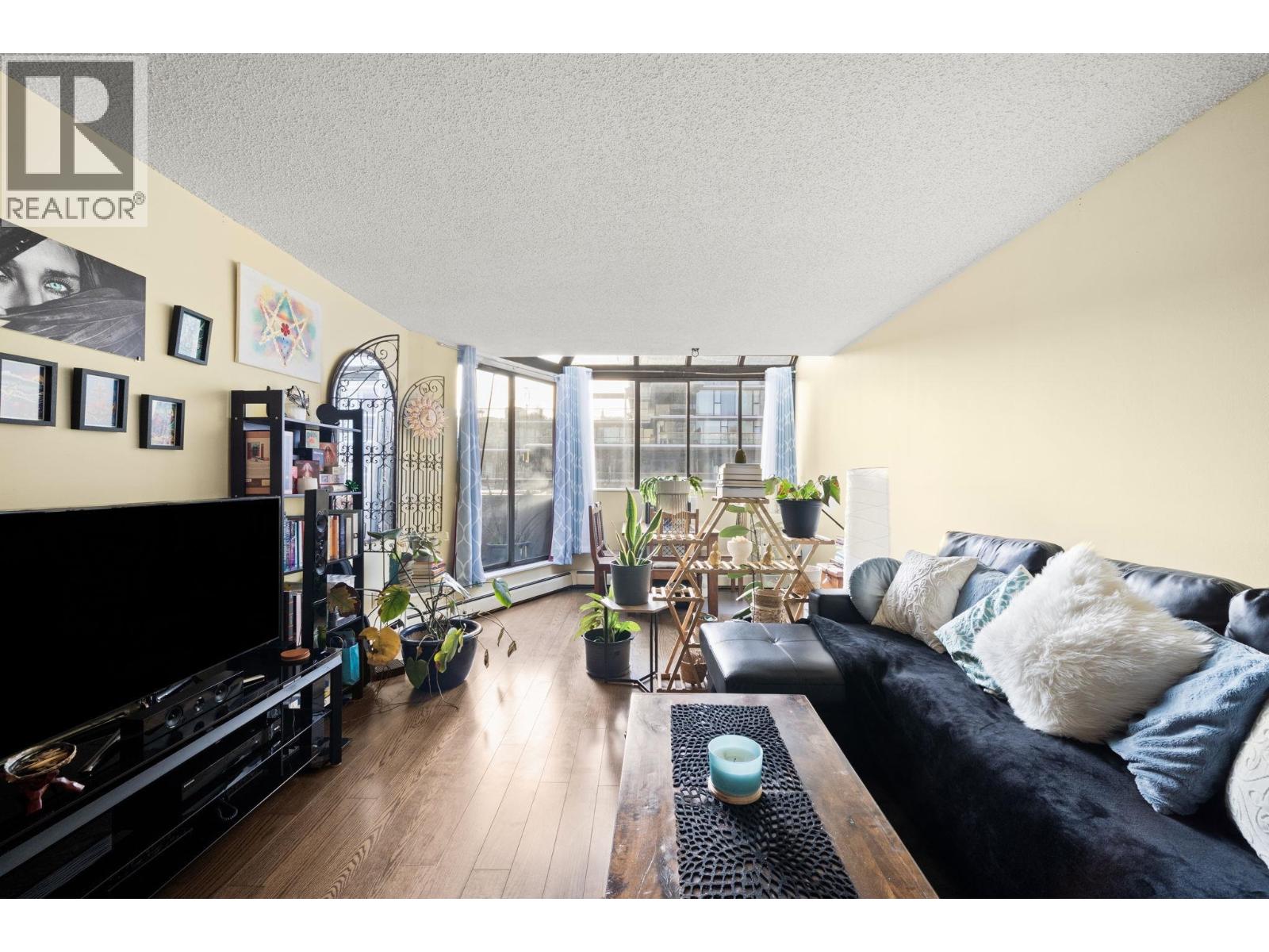 Listing Picture 6 of 21 : 400 1455 ROBSON STREET, Vancouver / 溫哥華 - 魯藝地產 Yvonne Lu Group - MLS Medallion Club Member