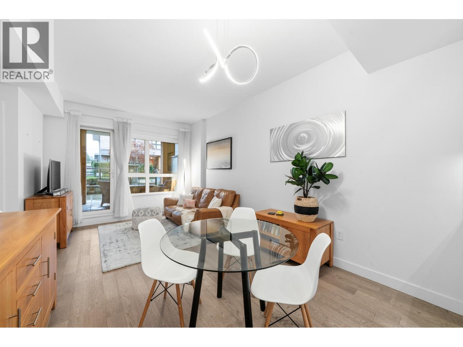 201 3220 Connaught Crescent, North Vancouver, British Columbia  V7R 0A5 - Photo 3 - R3076738