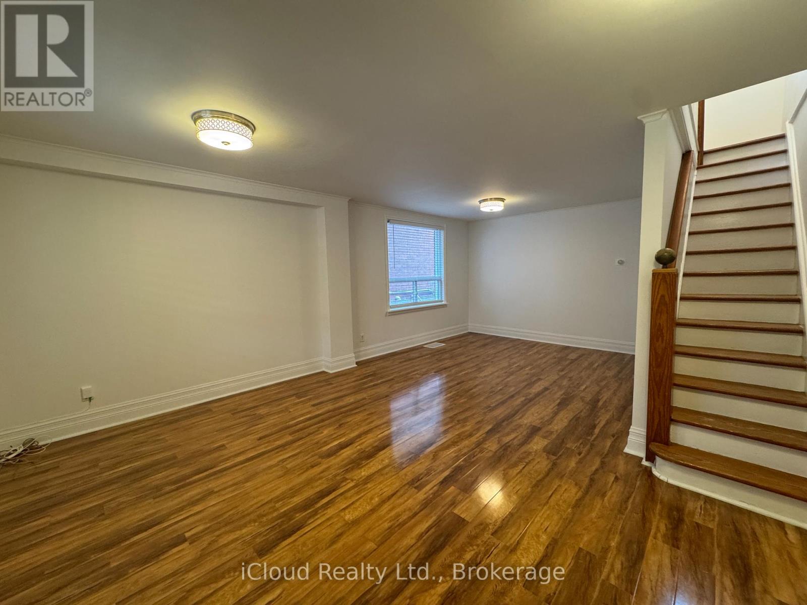 158 Westlake Avenue, Toronto, Ontario  M4C 4S2 - Photo 3 - E12722146