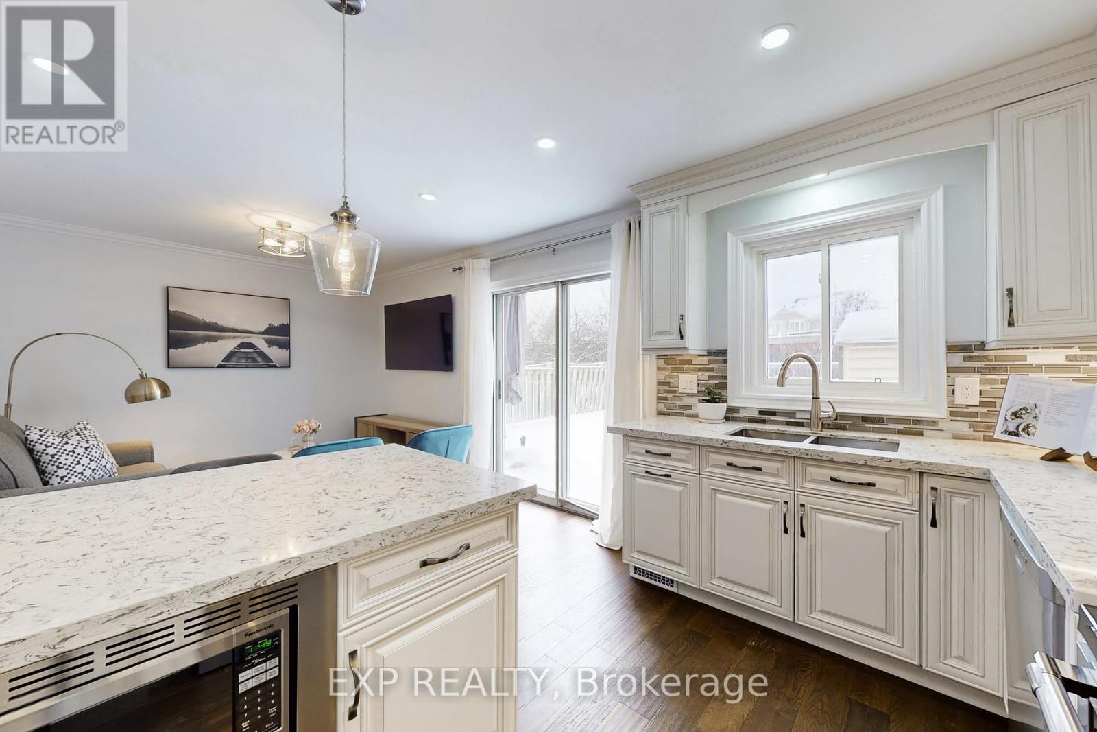 92 Hartrick Place, Whitby, Ontario  L1R 2C3 - Photo 14 - E12722162