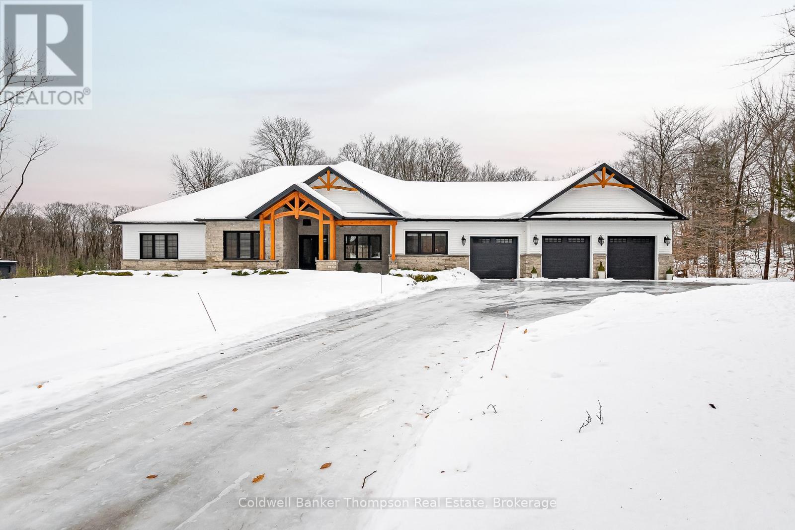 6 ROYAL OAK CRESCENT, Huntsville, Ontario