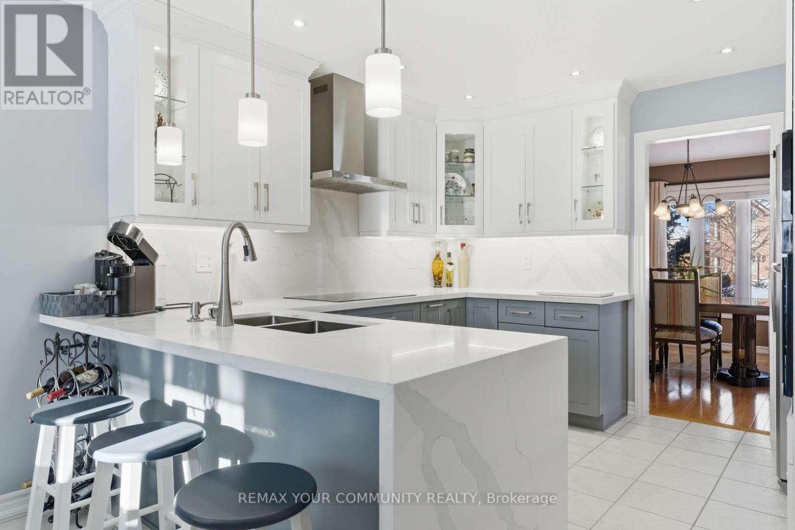 37 Saint Avenue, Bradford West Gwillimbury, Ontario  L3Z 3E6 - Photo 10 - N12718790