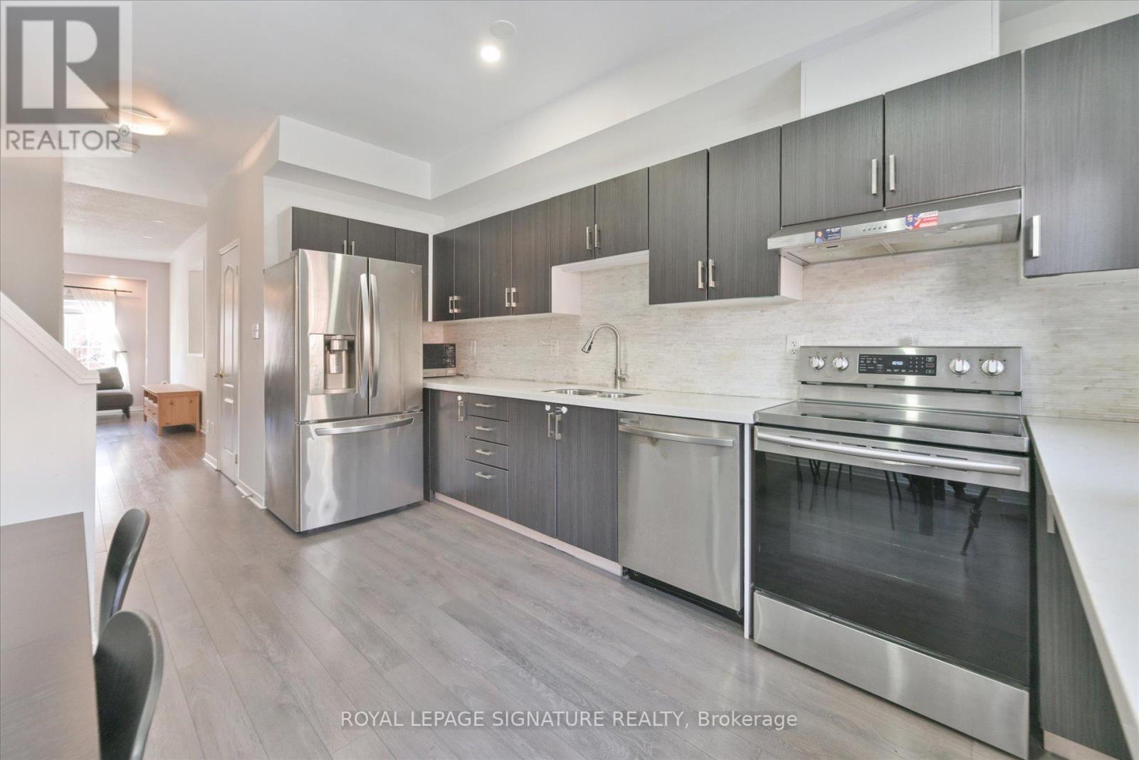 11 - 435 Hensal Circle, Mississauga, Ontario  L5A 4P1 - Photo 1 - W12722156