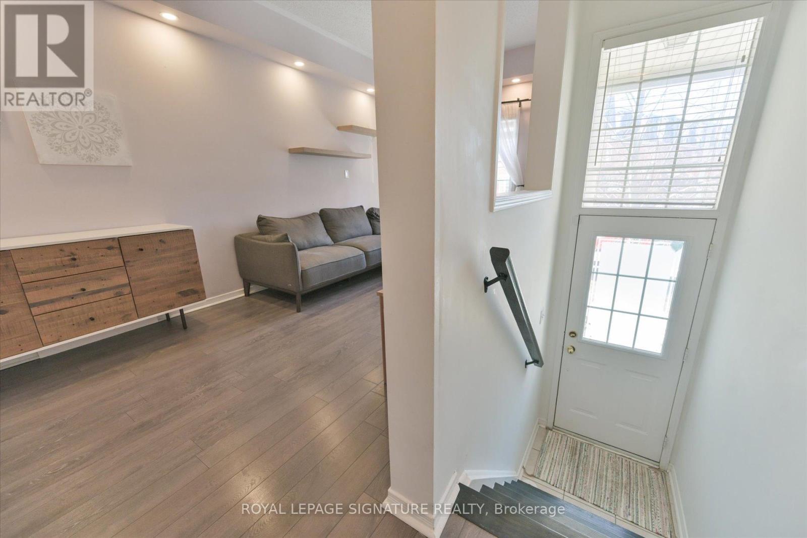 11 - 435 Hensal Circle, Mississauga, Ontario  L5A 4P1 - Photo 3 - W12722156